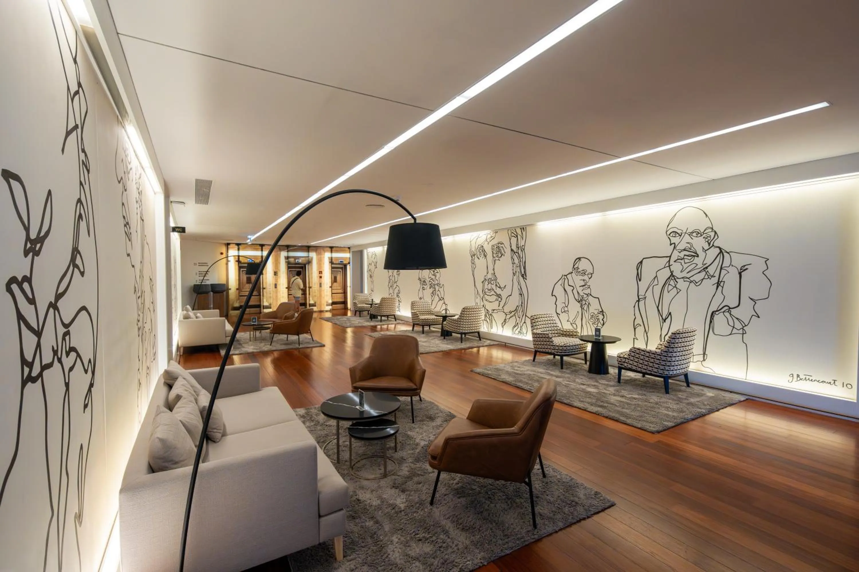 Lobby or reception in Holiday Inn Porto Gaia by IHG