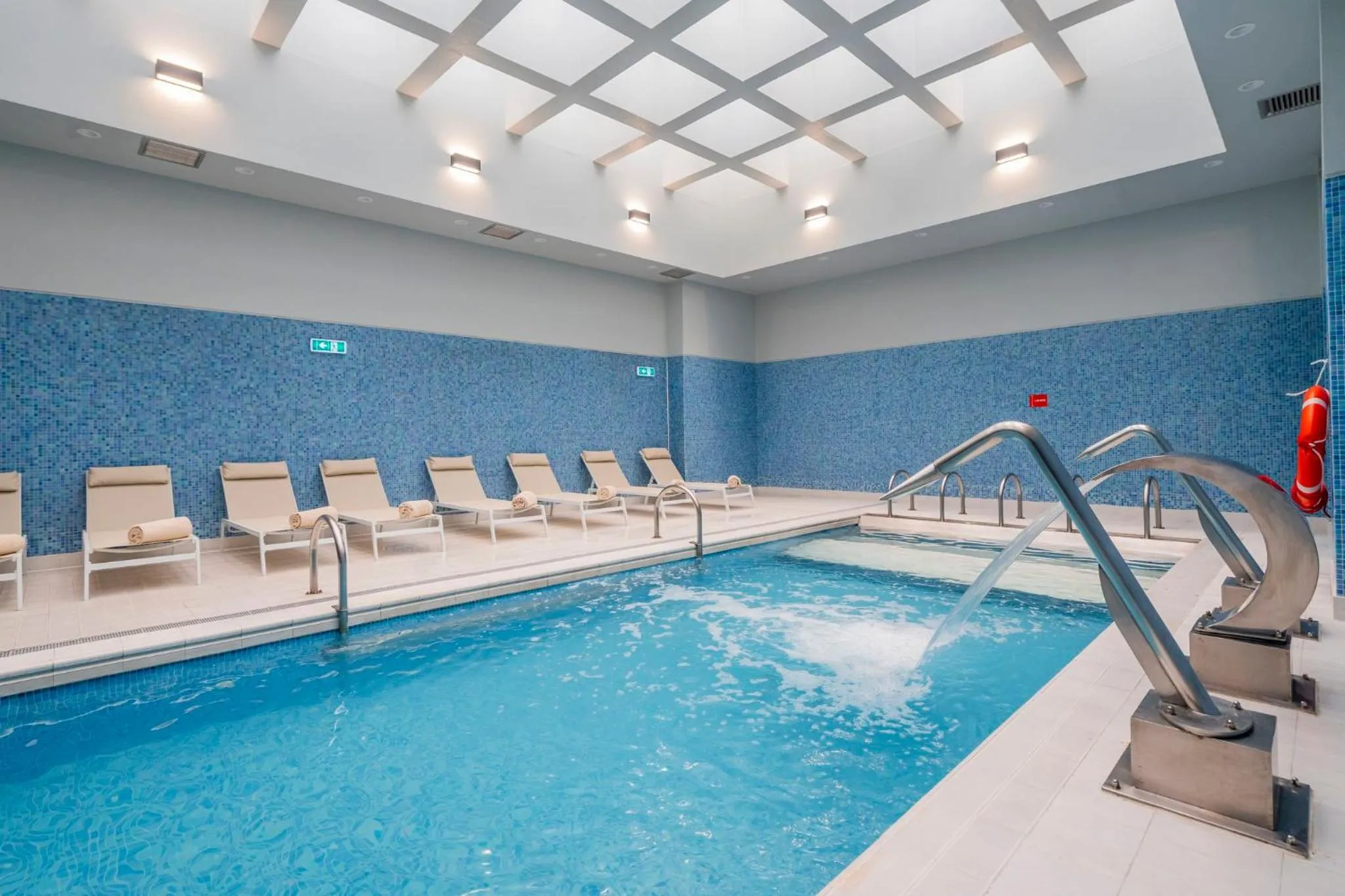 Swimming pool in Holiday Inn Porto Gaia by IHG