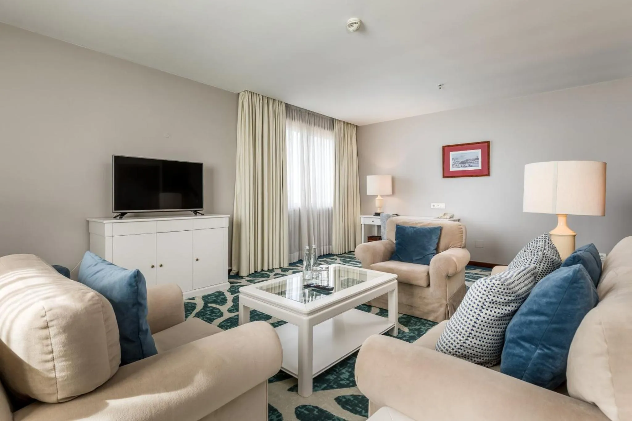 Bedroom in Holiday Inn Porto Gaia by IHG