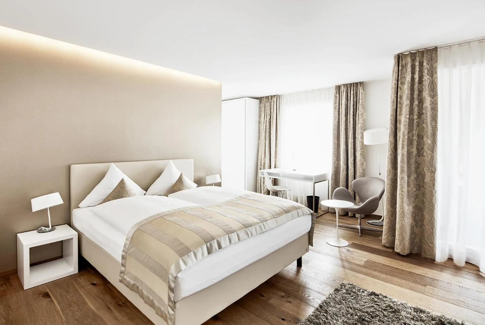 Photo of the whole room, Bed in Hotel Uzwil