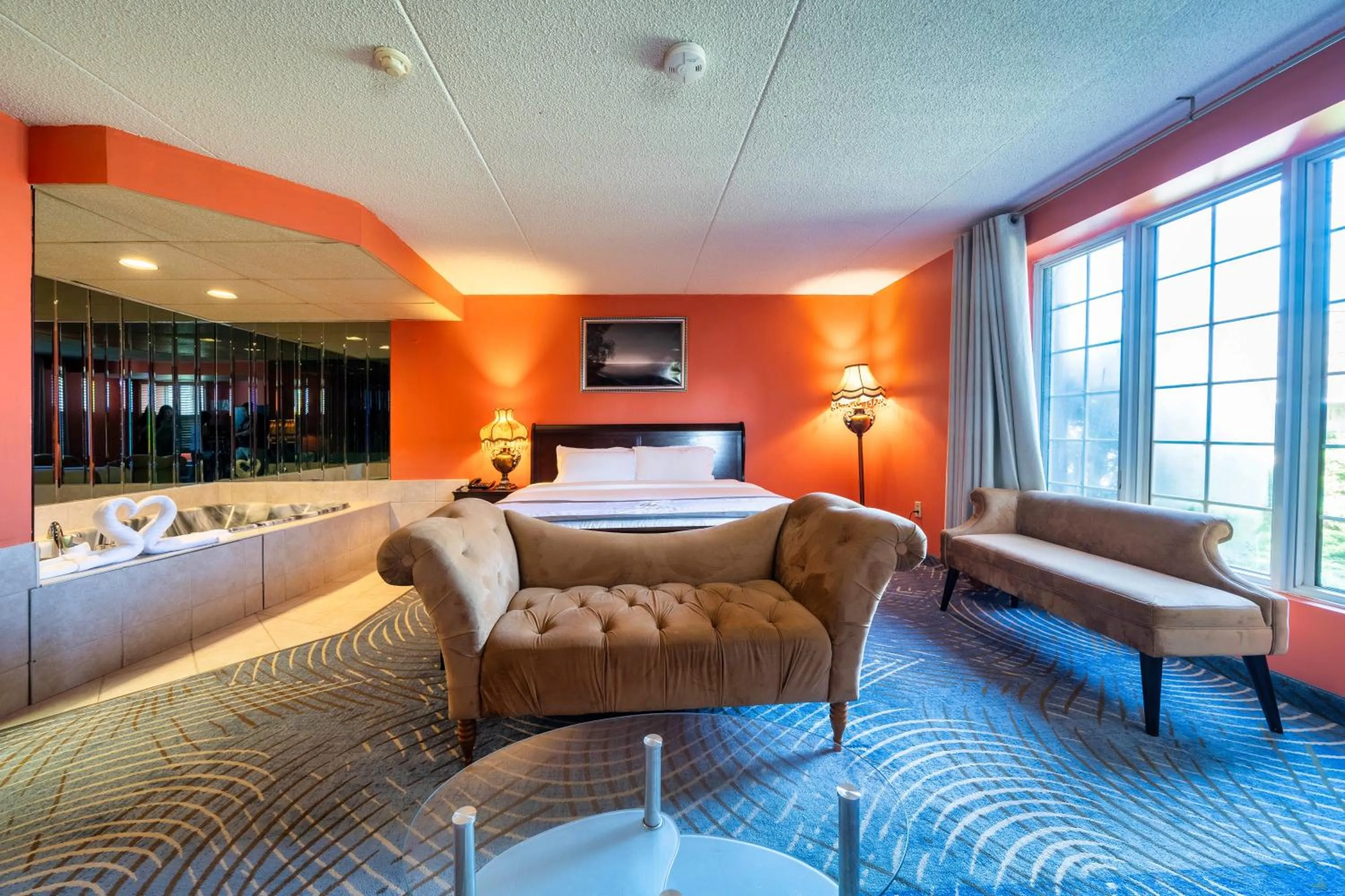 Bed in Fullerton Manor Inn