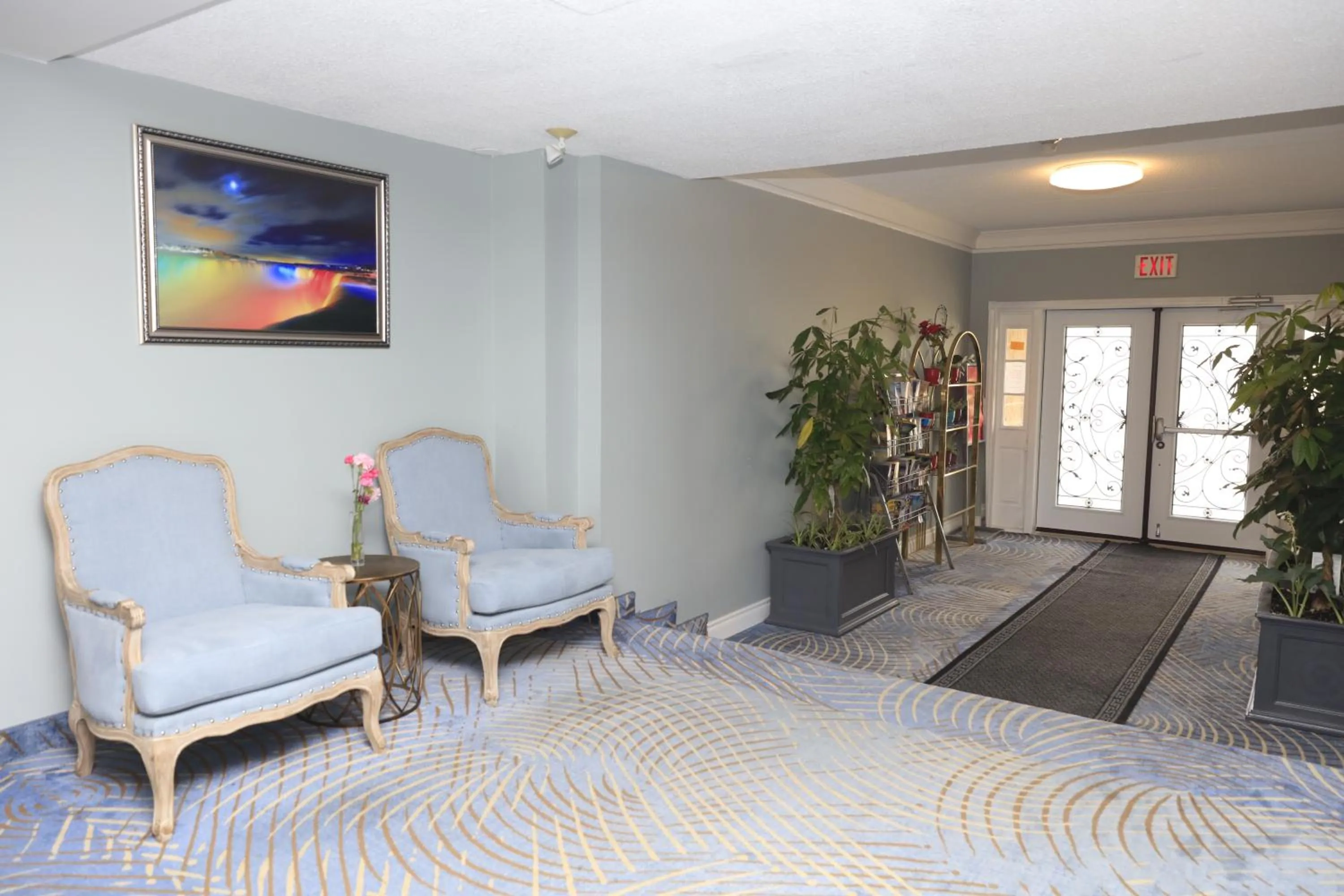 Living room in Fullerton Manor Inn