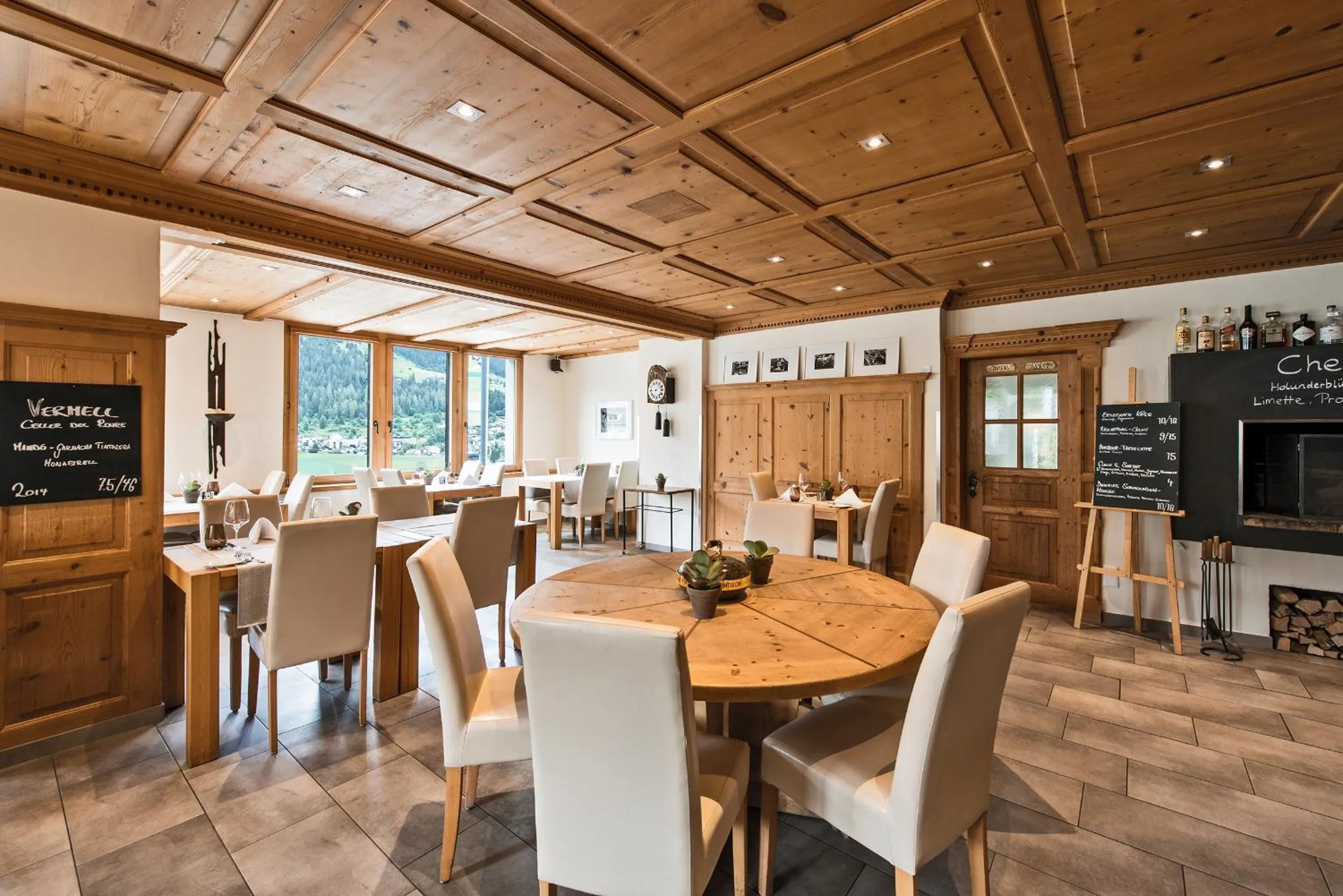 Restaurant/places to eat in Hotel Restaurant Chesa