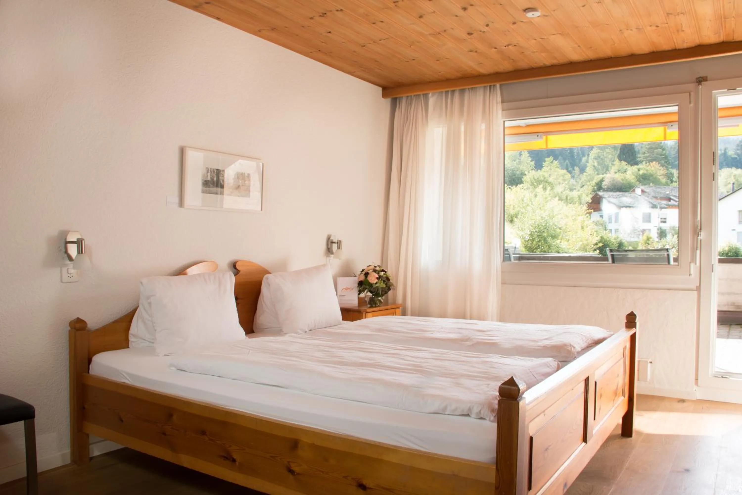 Photo of the whole room, Bed in Hotel Restaurant Chesa