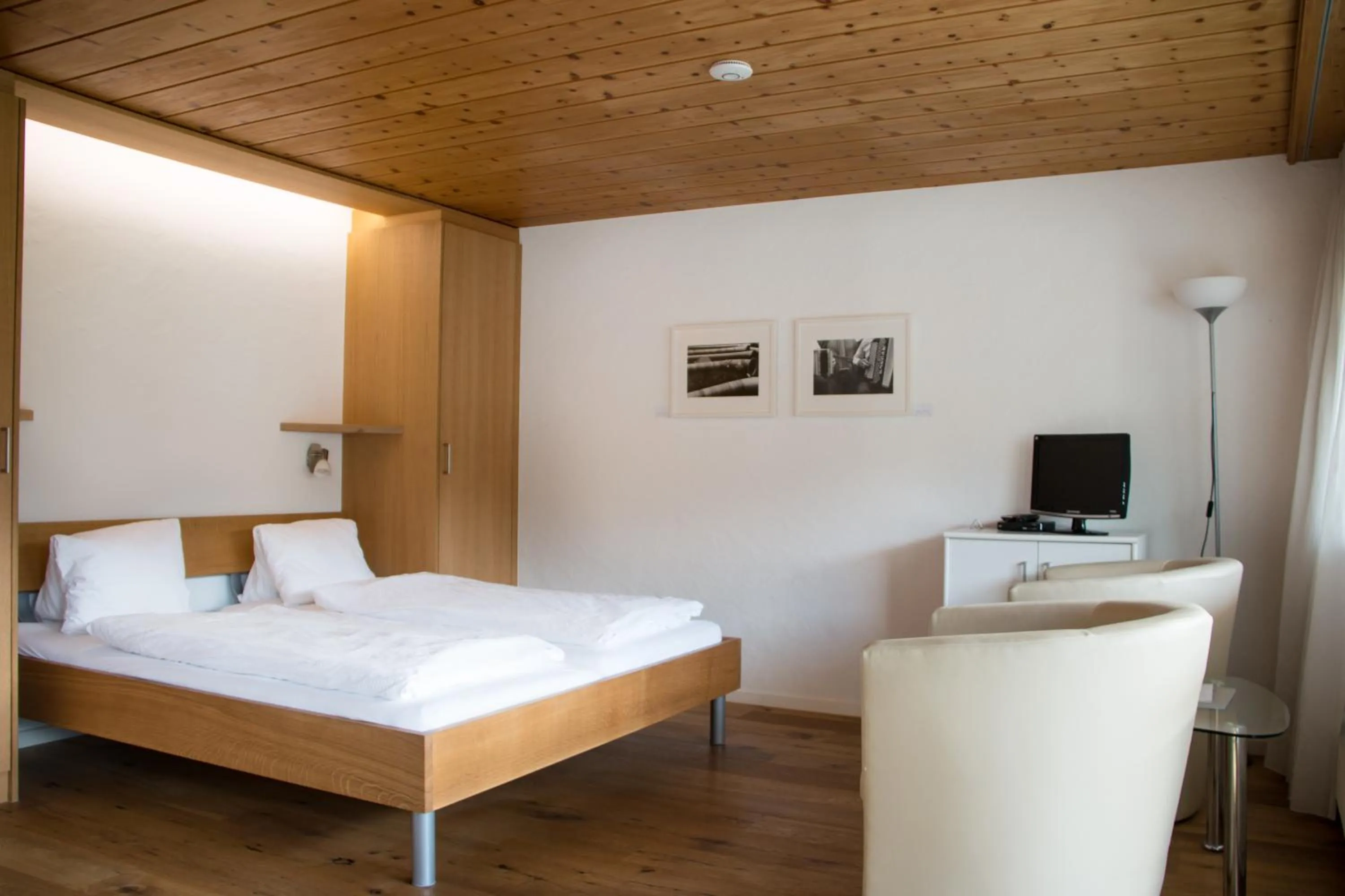 Photo of the whole room, Bed in Hotel Restaurant Chesa