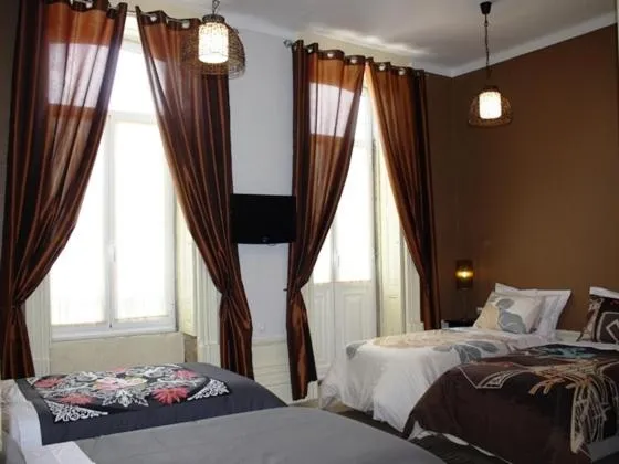 Bed in Pedra Iberica