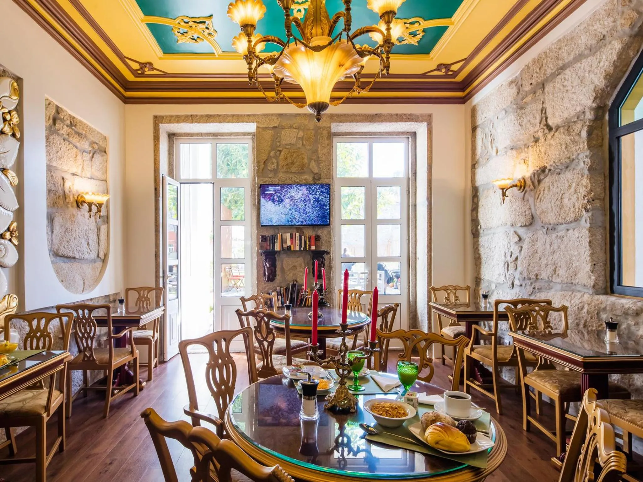 Restaurant/places to eat in Pedra Iberica