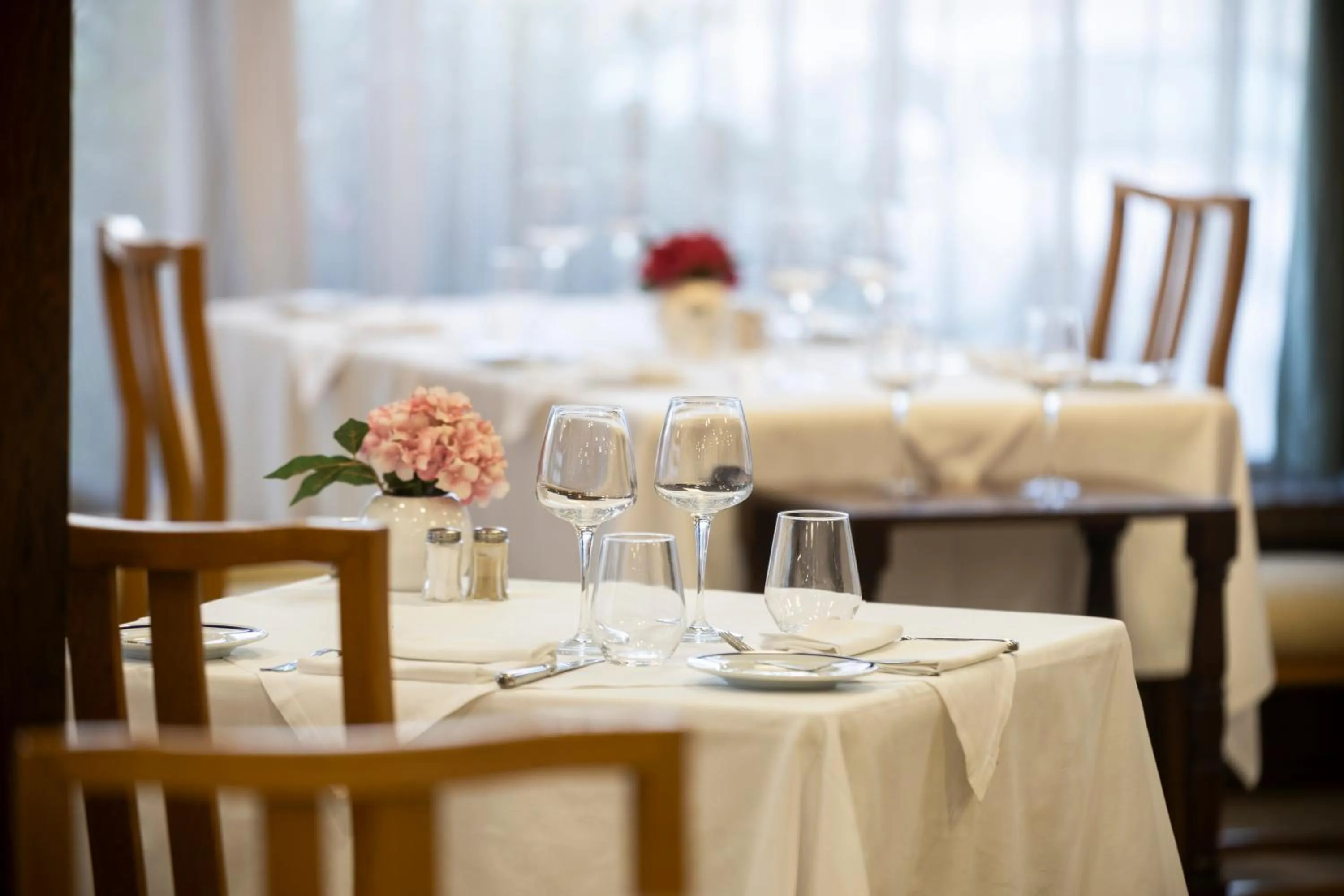 Restaurant/places to eat in Hotel Fatima Center