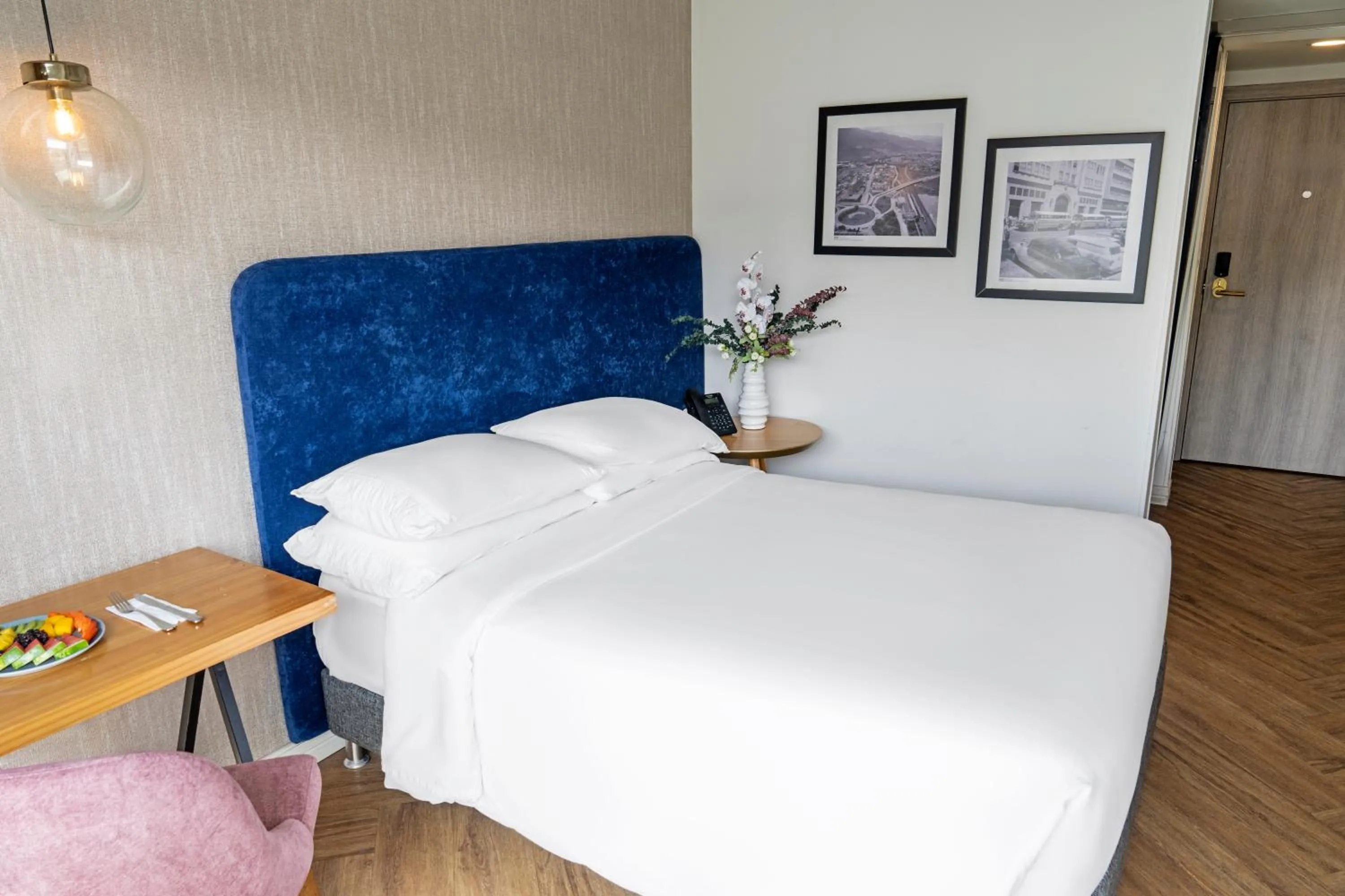 Photo of the whole room, Bed in Faranda Collection Cali, a member of Radisson Individuals