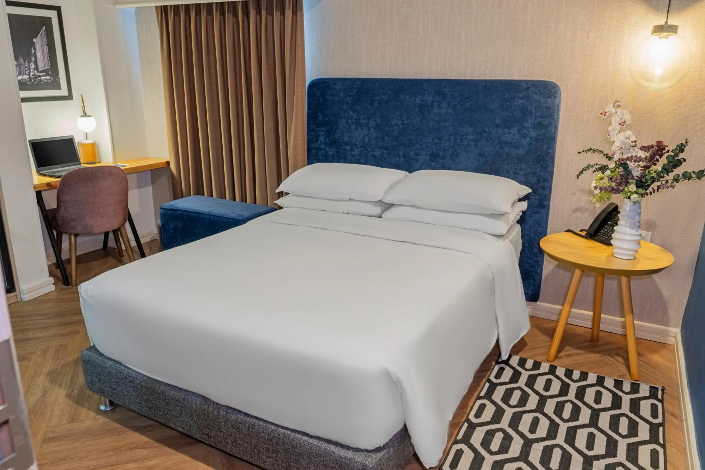 1 Queen Bed, Courtyard View in Faranda Collection Cali, a member of Radisson Individuals 1 Queen Bed, Courtyard View in Faranda Collection Cali, a member of Radisson Individuals