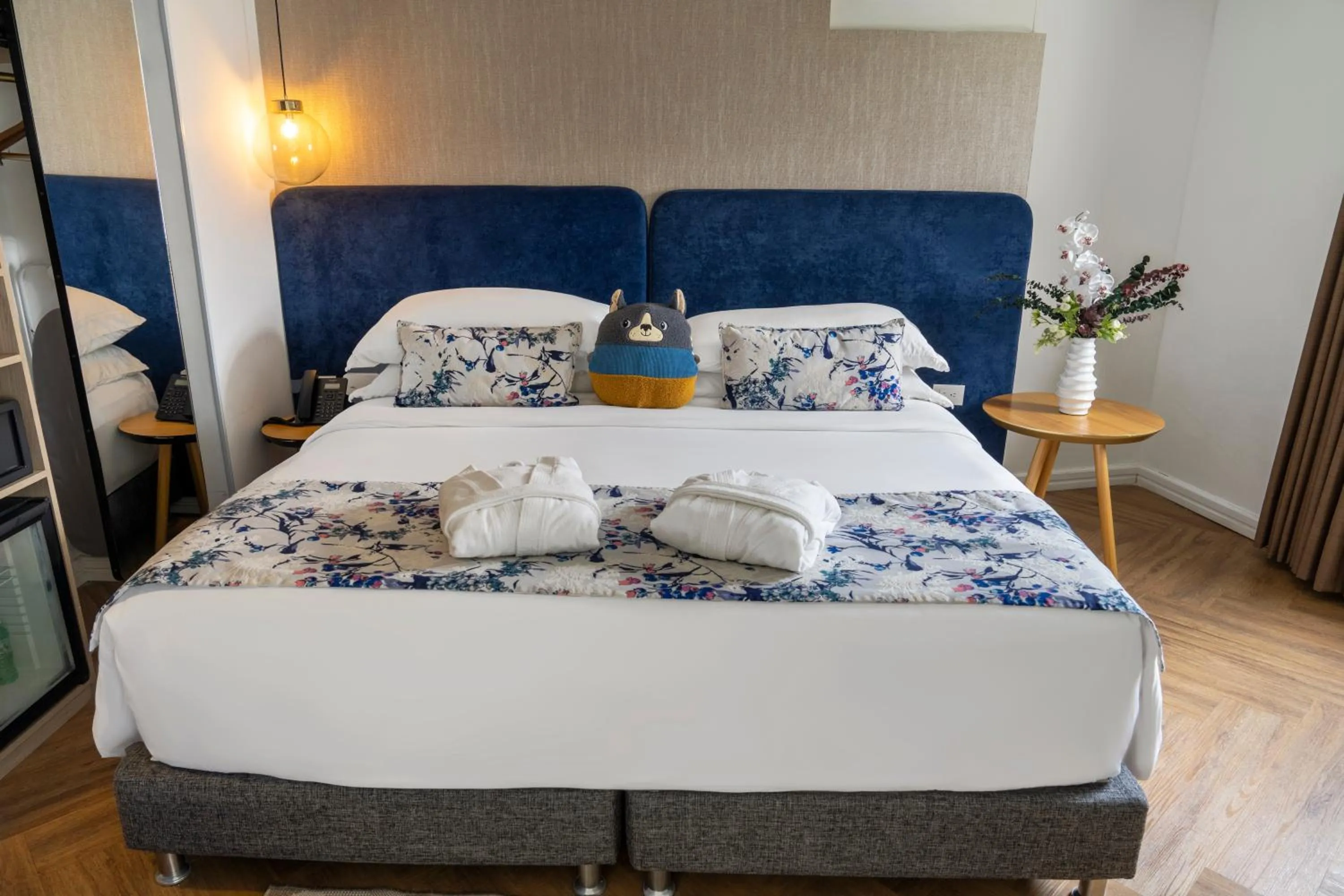 Bed in Faranda Collection Cali, a member of Radisson Individuals