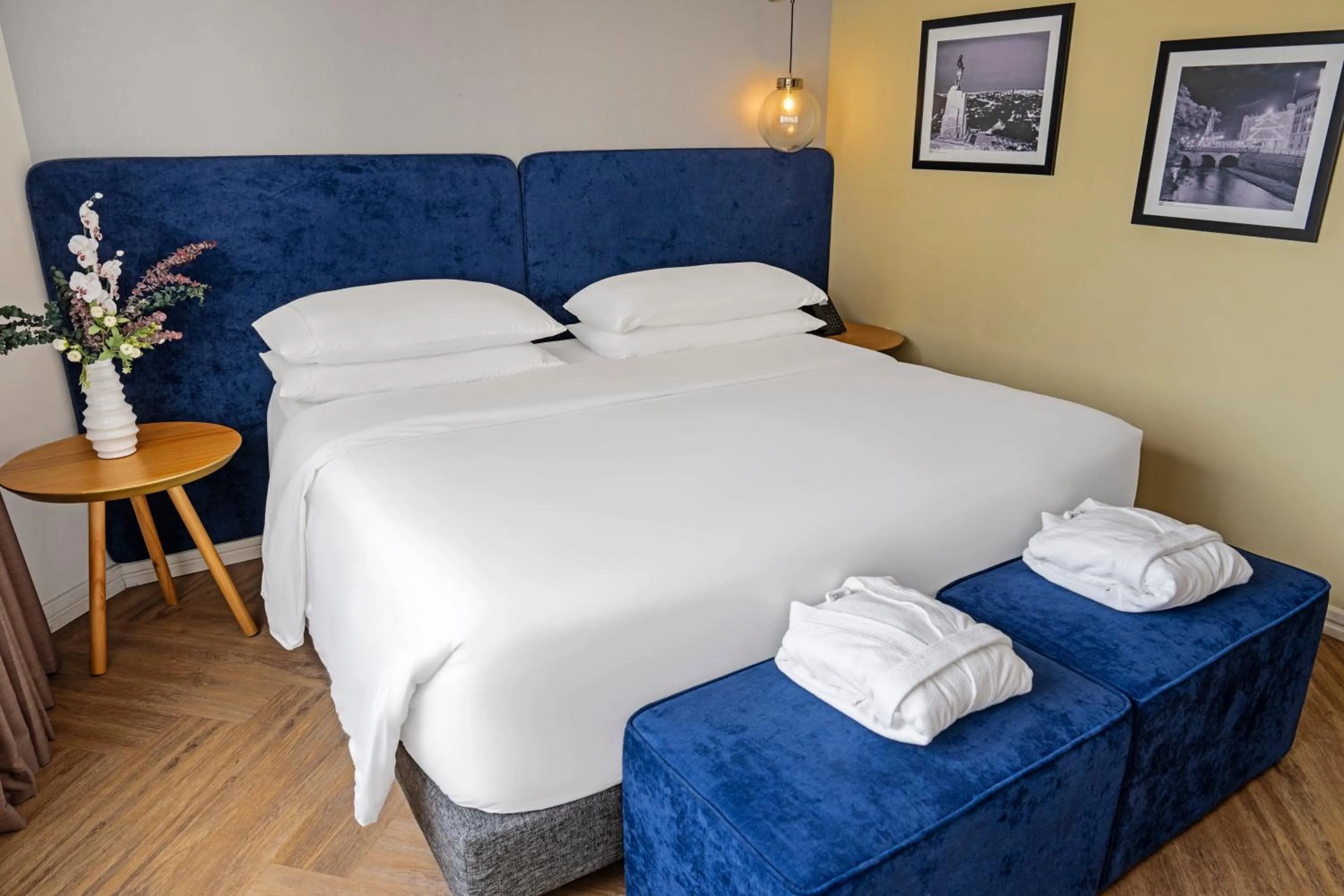 Bed in Faranda Collection Cali, a member of Radisson Individuals