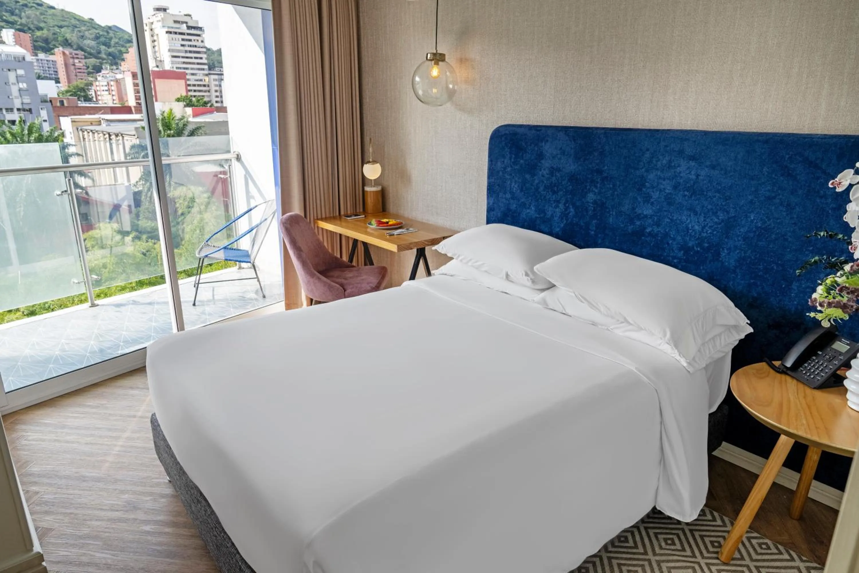 Photo of the whole room, Bed in Faranda Collection Cali, a member of Radisson Individuals