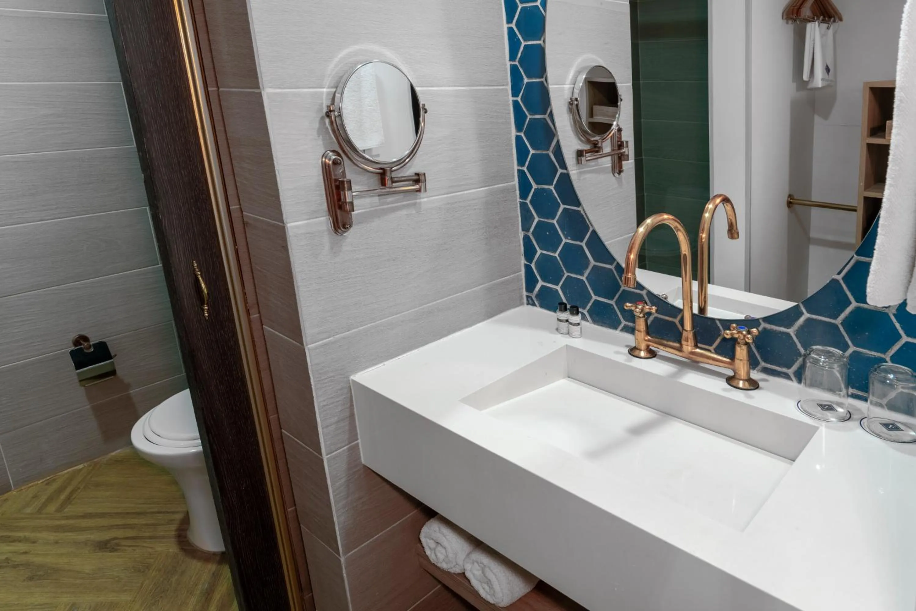 Toilet in Faranda Collection Cali, a member of Radisson Individuals