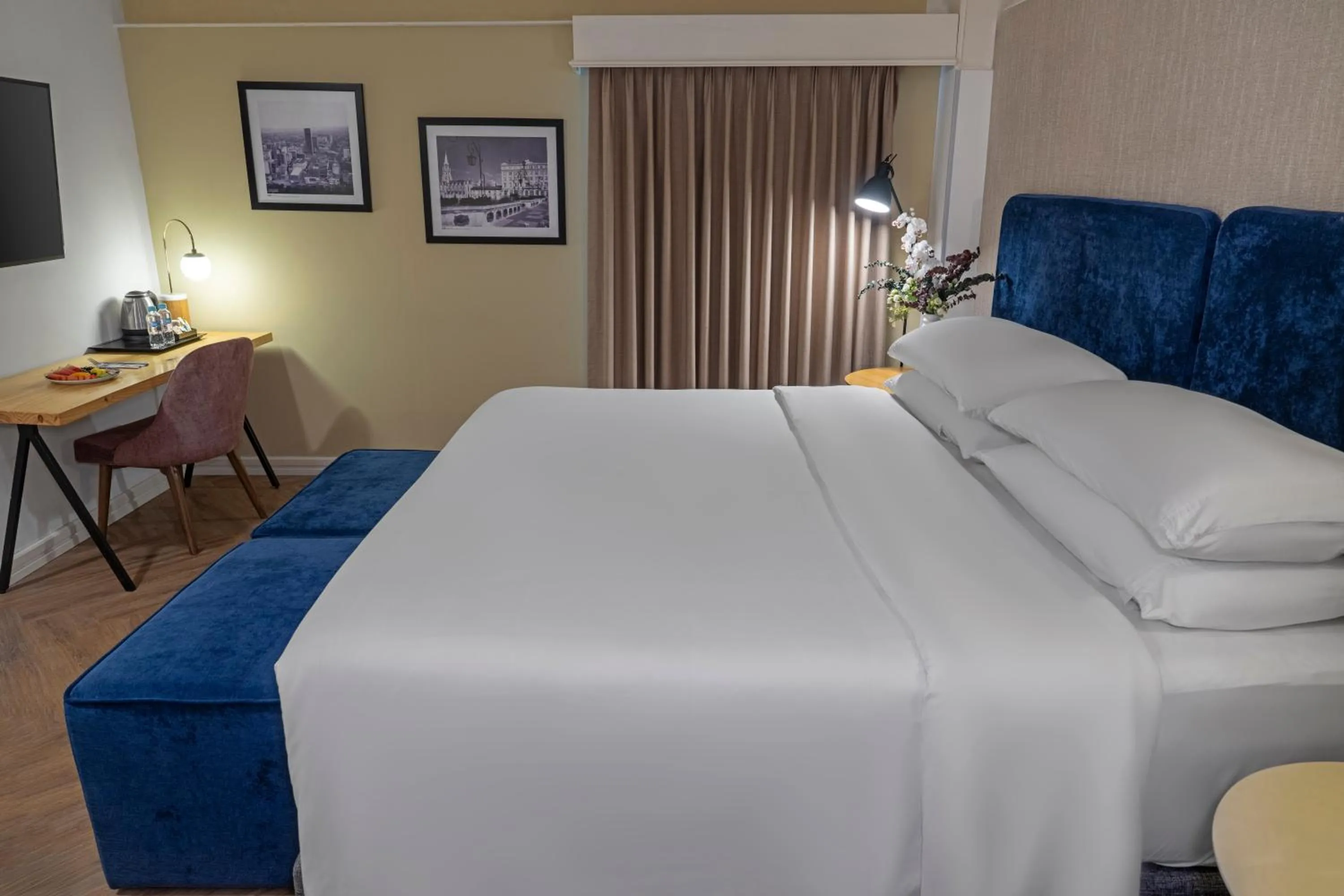 Photo of the whole room, Bed in Faranda Collection Cali, a member of Radisson Individuals