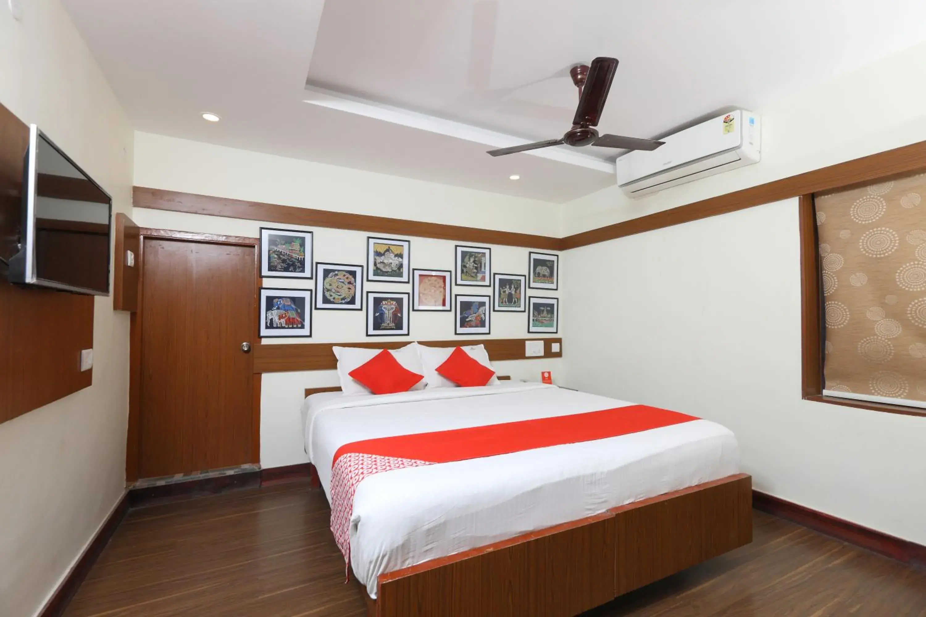 Deluxe Double Room in Hotel Ramakrishna Deluxe Double Room in Hotel Ramakrishna