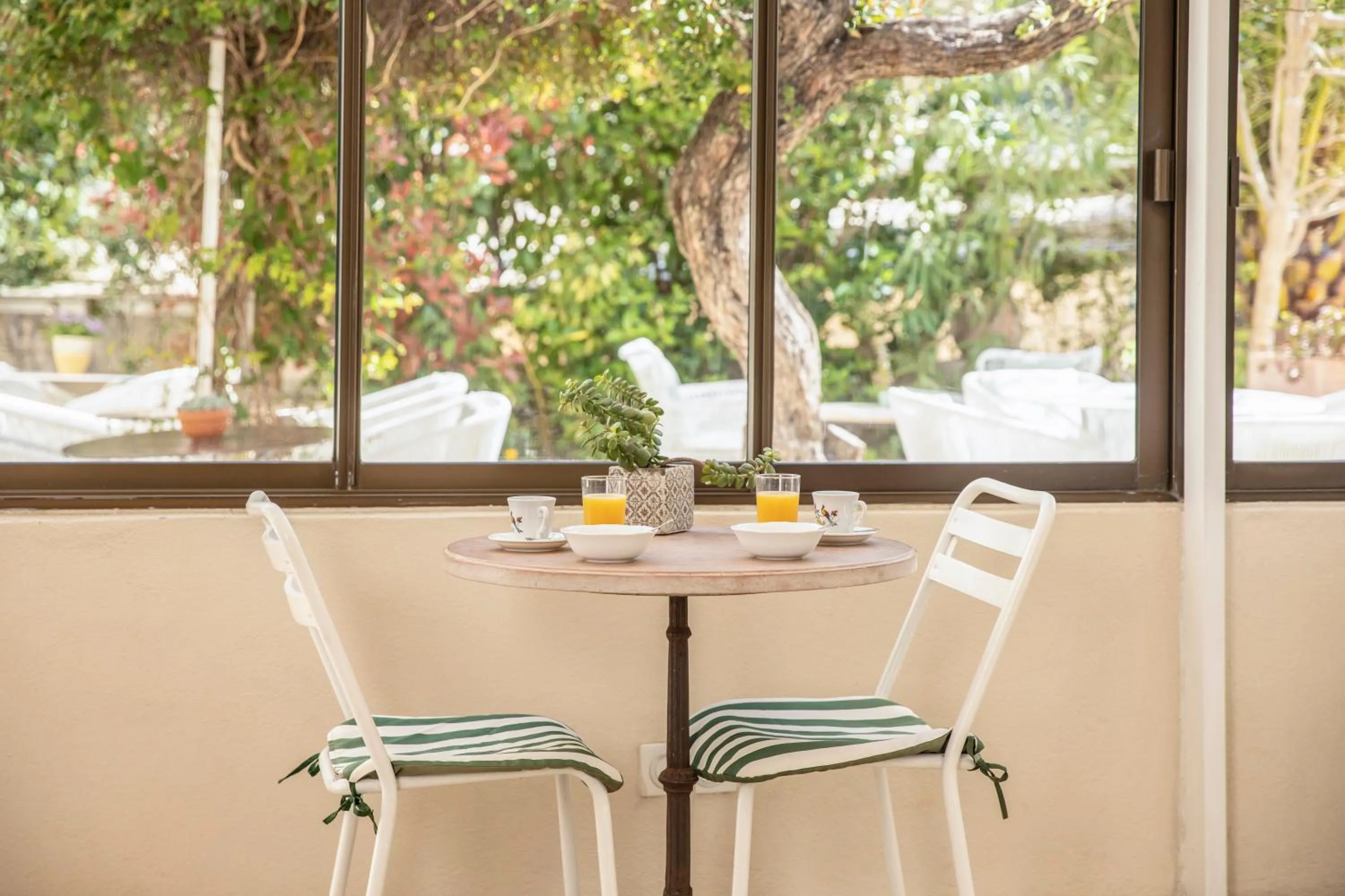 Patio in Hotel La Bienvenue