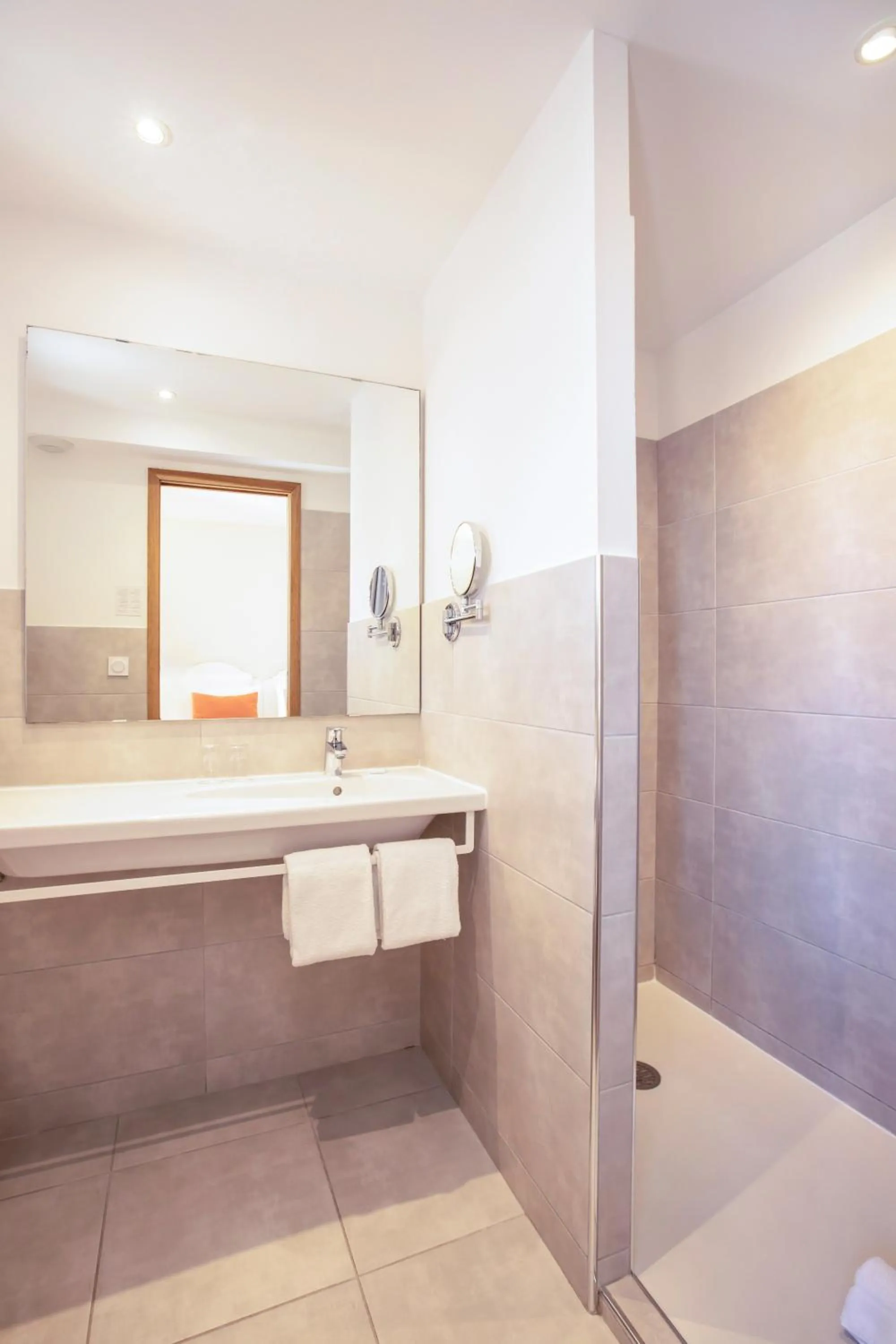 Bathroom in Hotel La Bienvenue