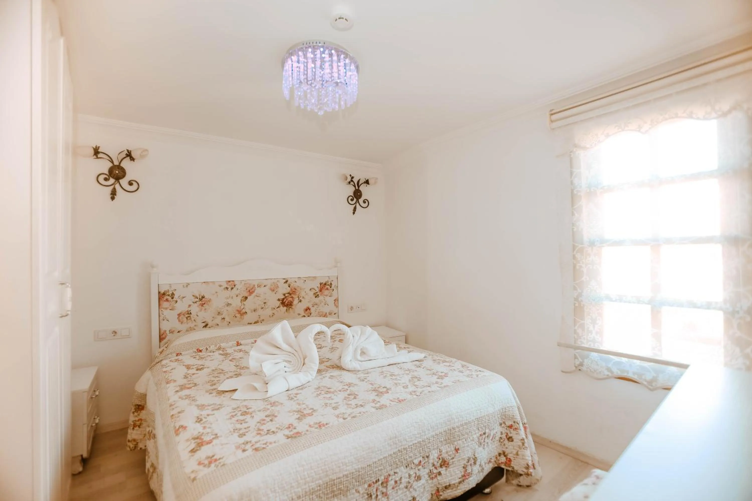 Photo of the whole room in Patio Hotel