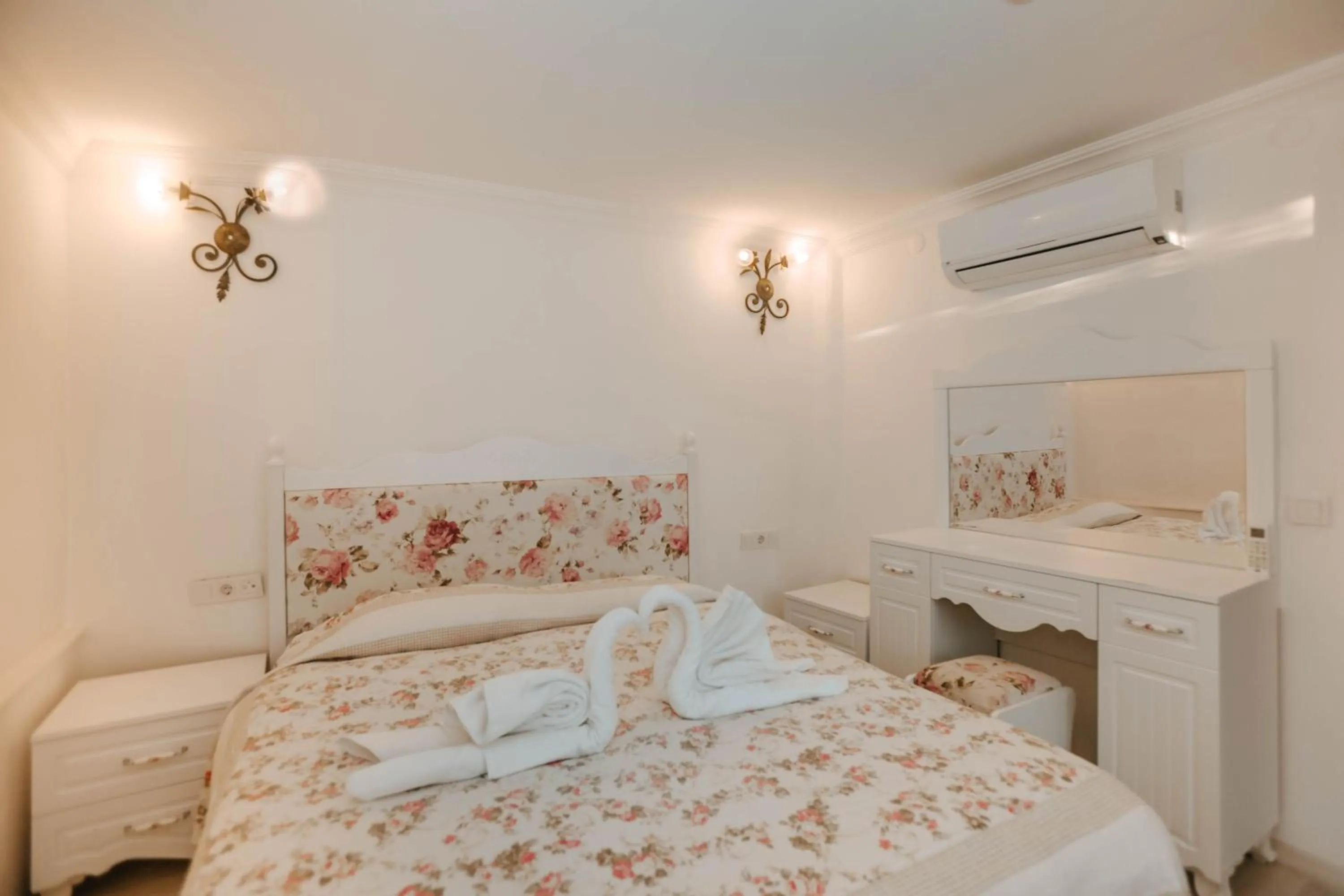 Photo of the whole room in Patio Hotel