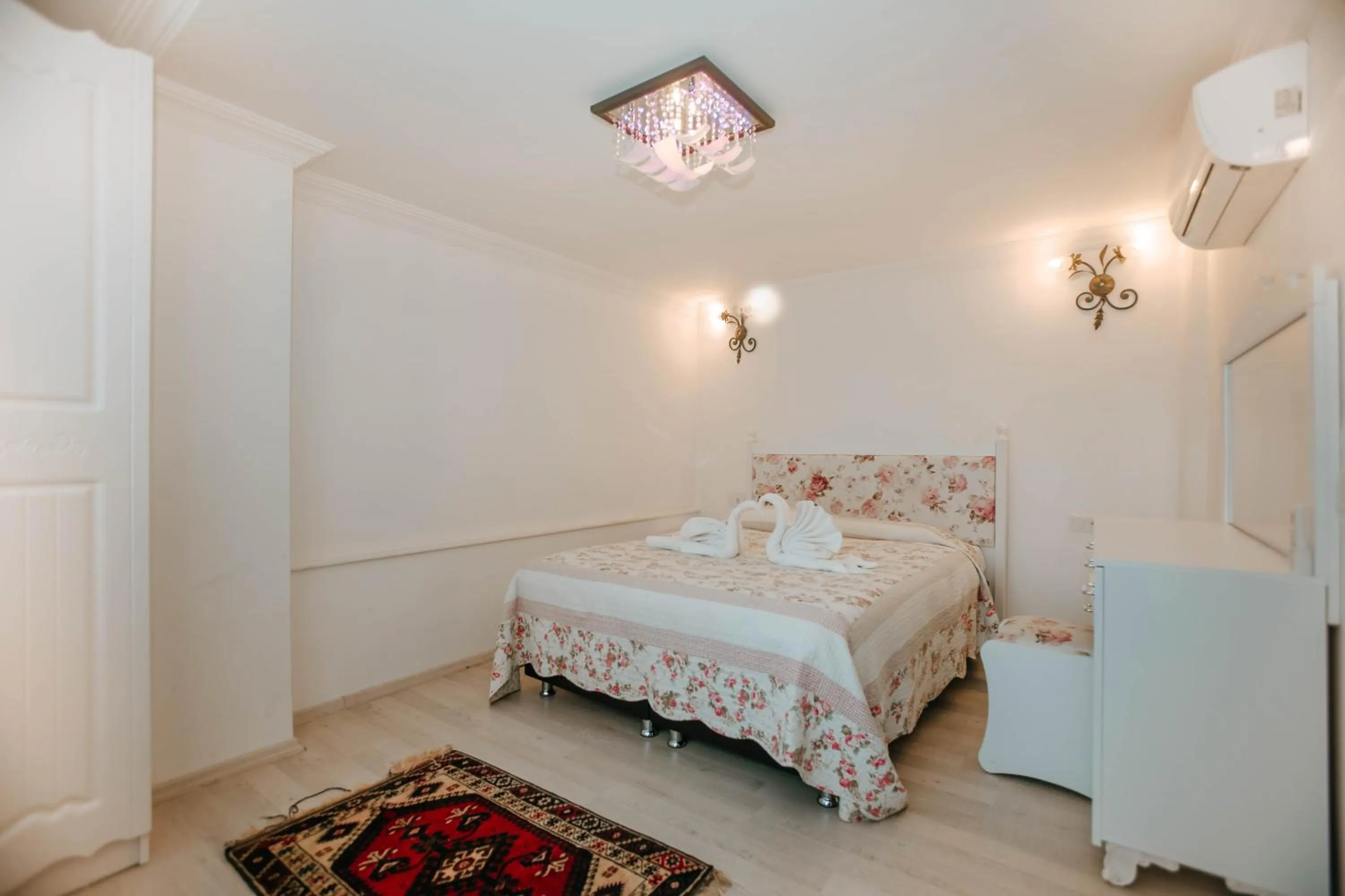 Photo of the whole room in Patio Hotel