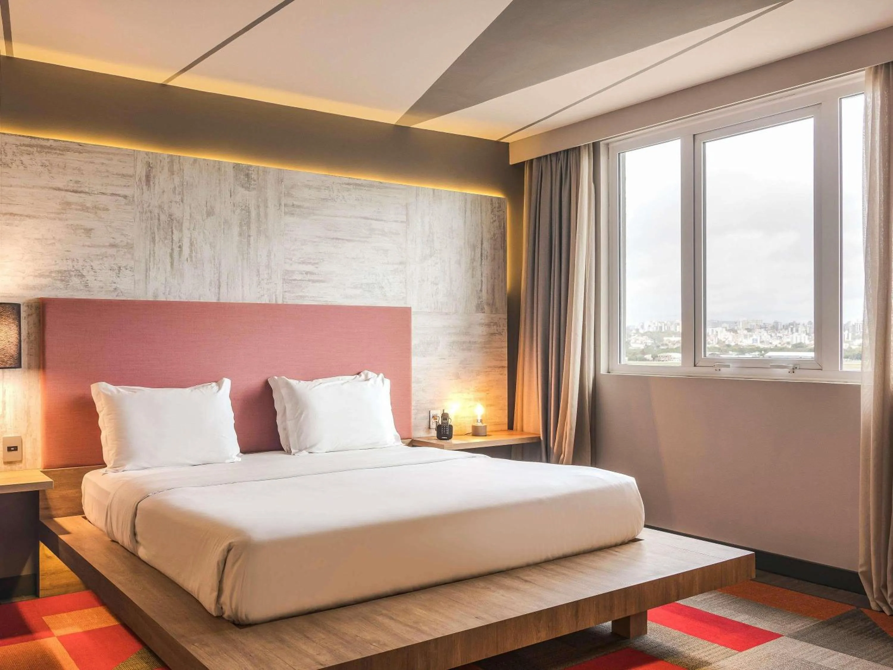 Property building, Bed in Novotel Porto Alegre Airport