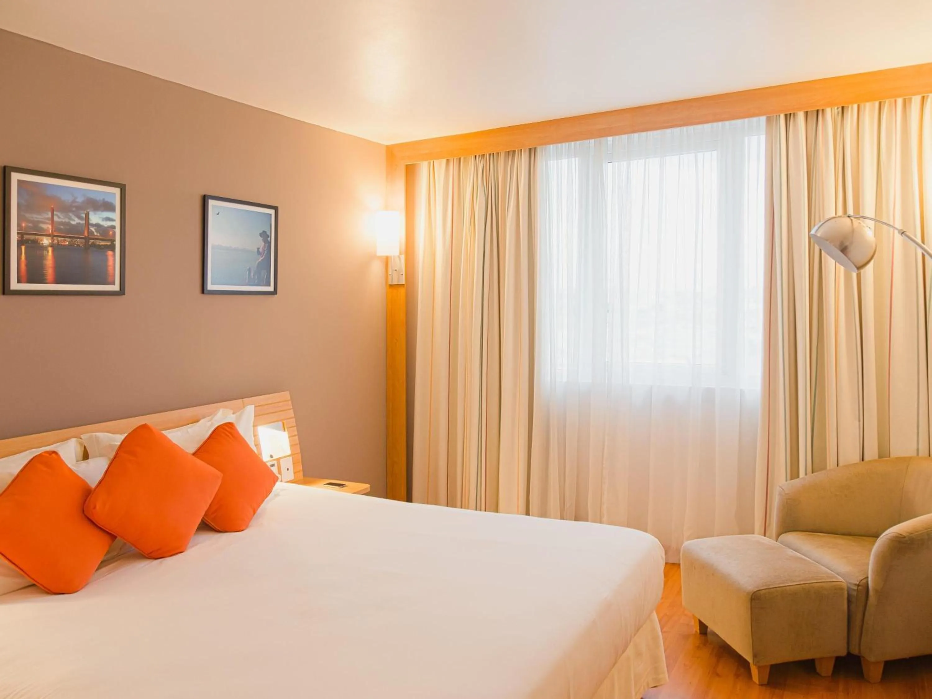 Bedroom, Bed in Novotel Porto Alegre Airport