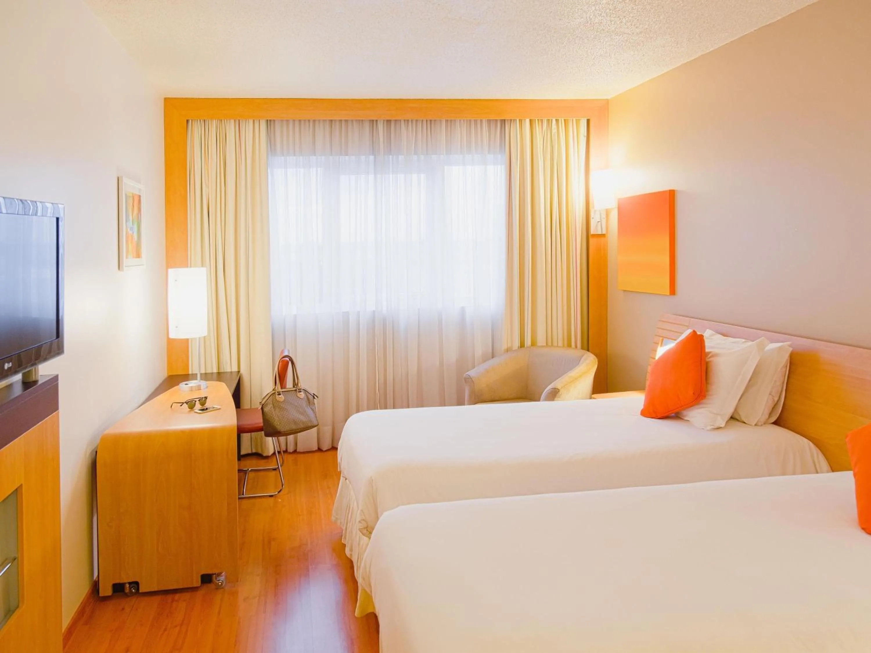 Bedroom, Bed in Novotel Porto Alegre Airport