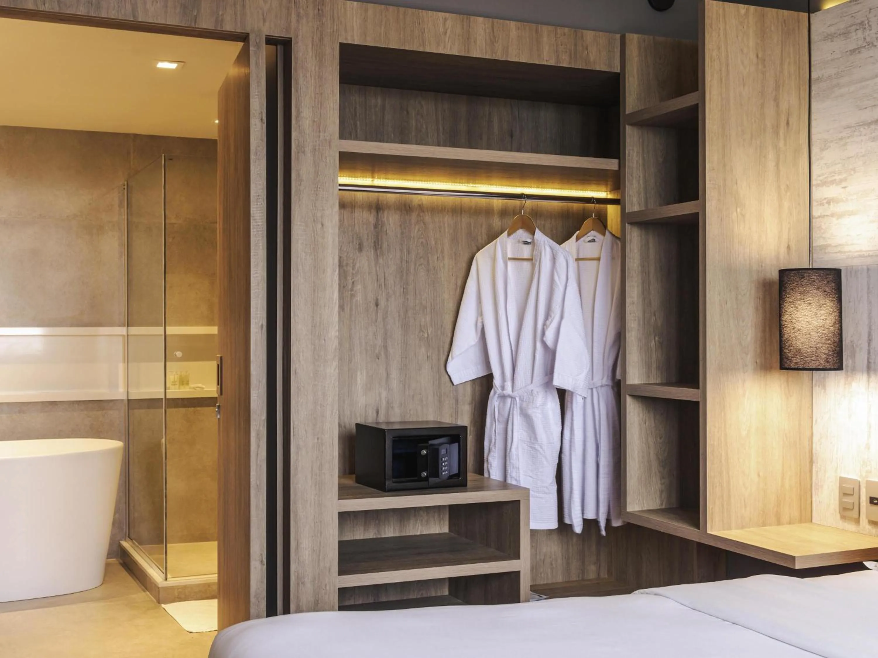 Bedroom, Bed in Novotel Porto Alegre Airport