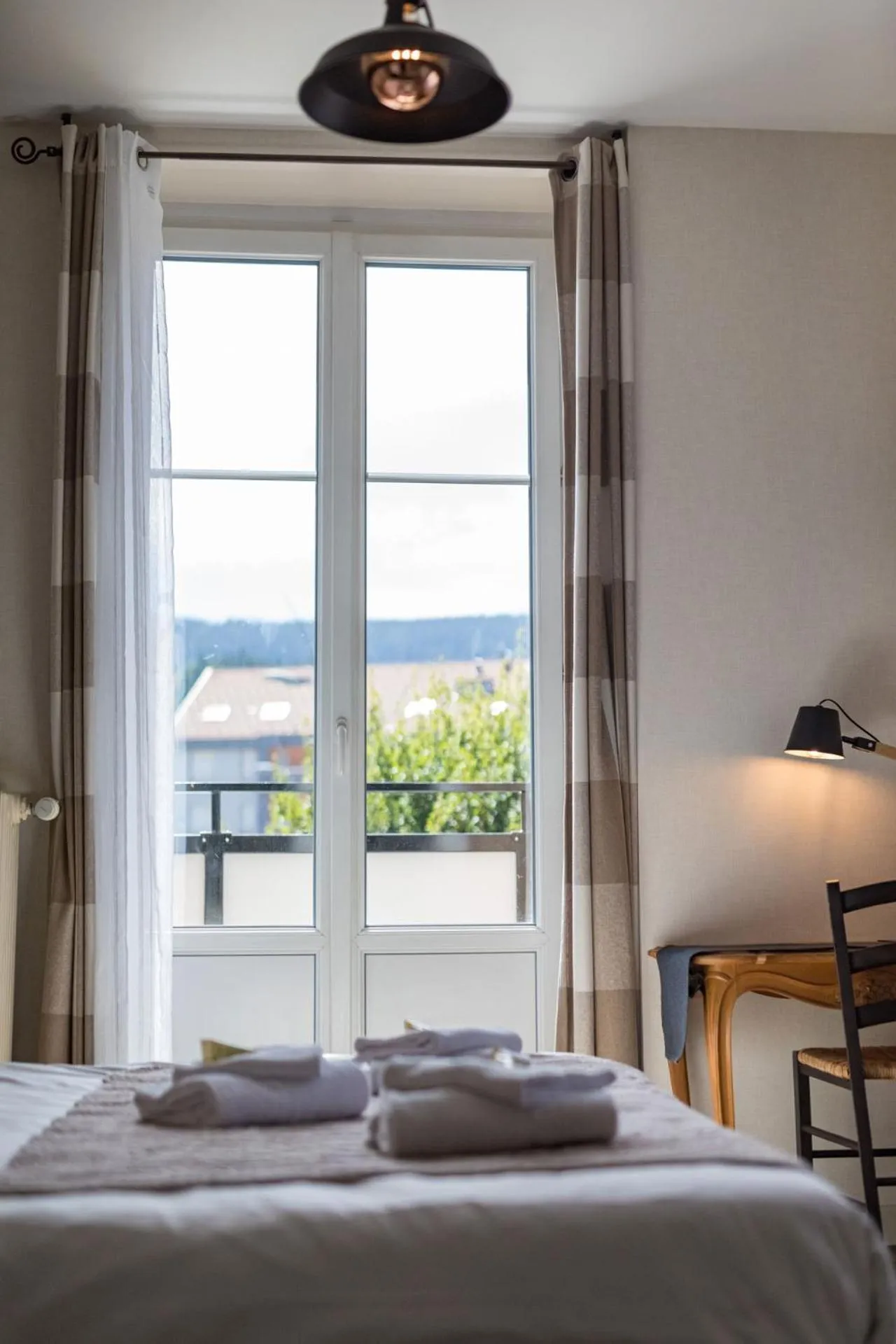 Natural landscape, Bed in Hôtel Restaurant l'Aubergade