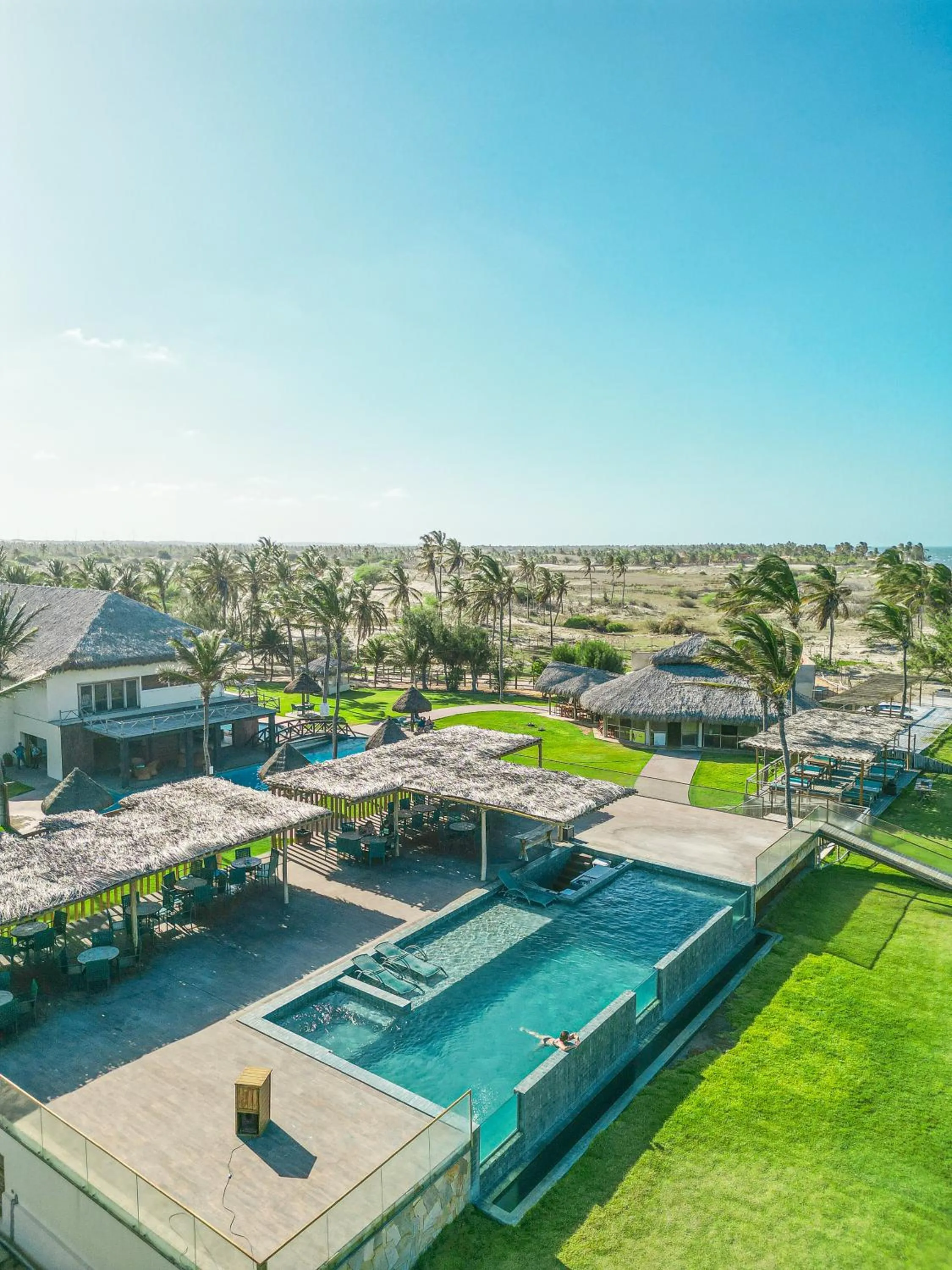 Property building in Hotel Casa do Mar