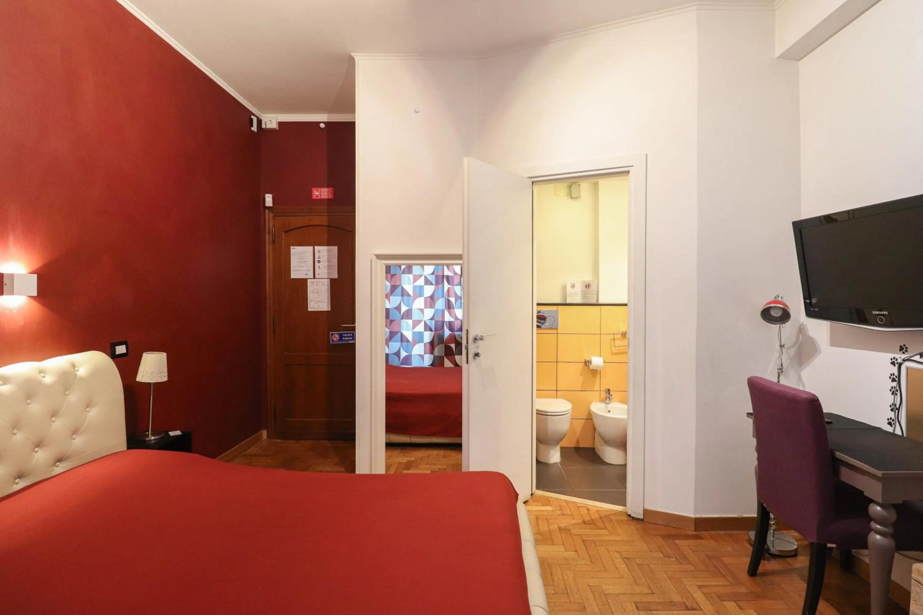 Bedroom, Bed in L'Angolo Cortese