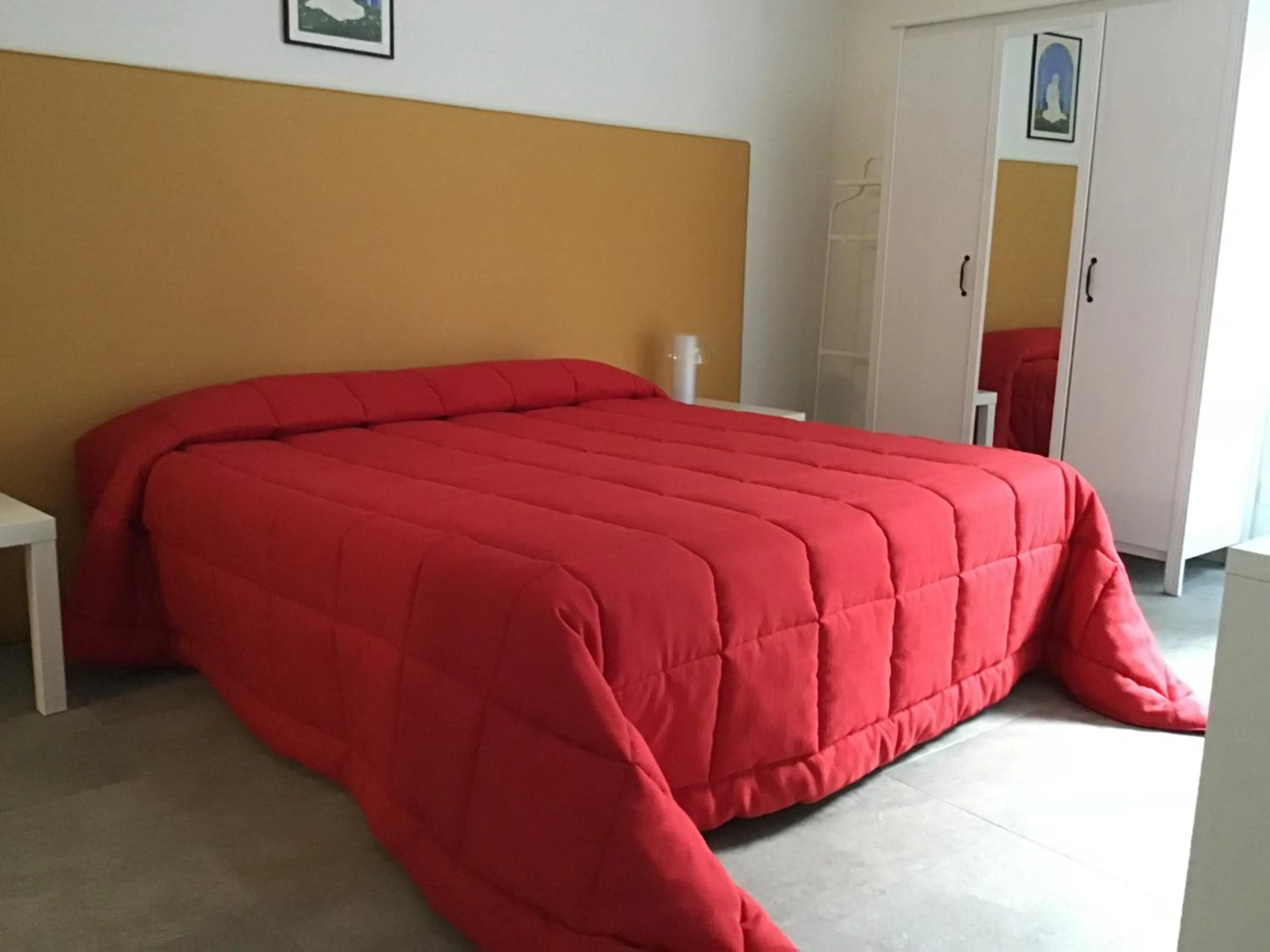 Bedroom, Bed in Stile Libero