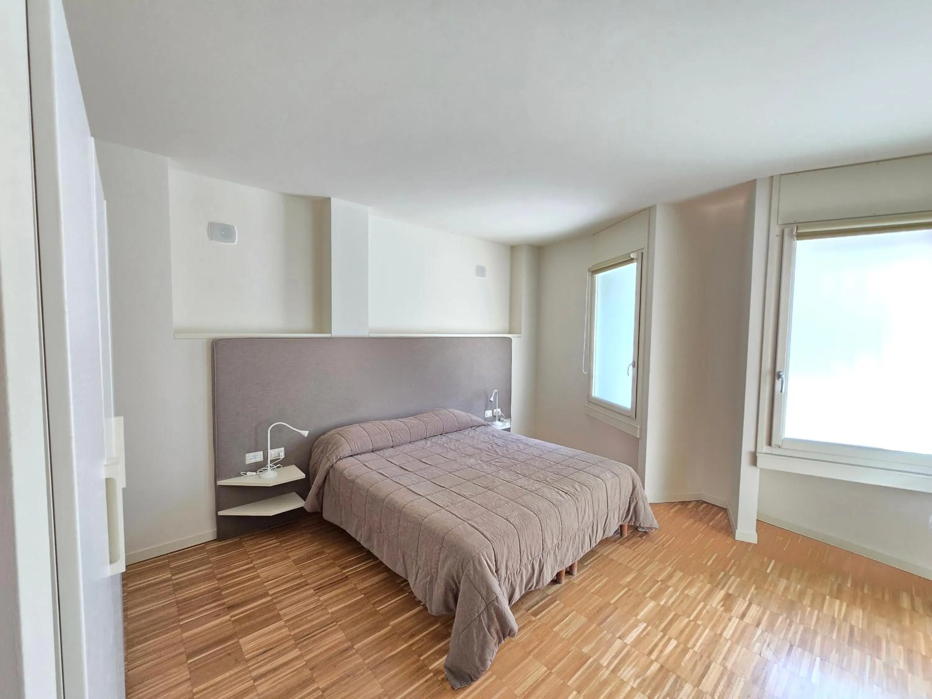 Bedroom, Bed in Stile Libero