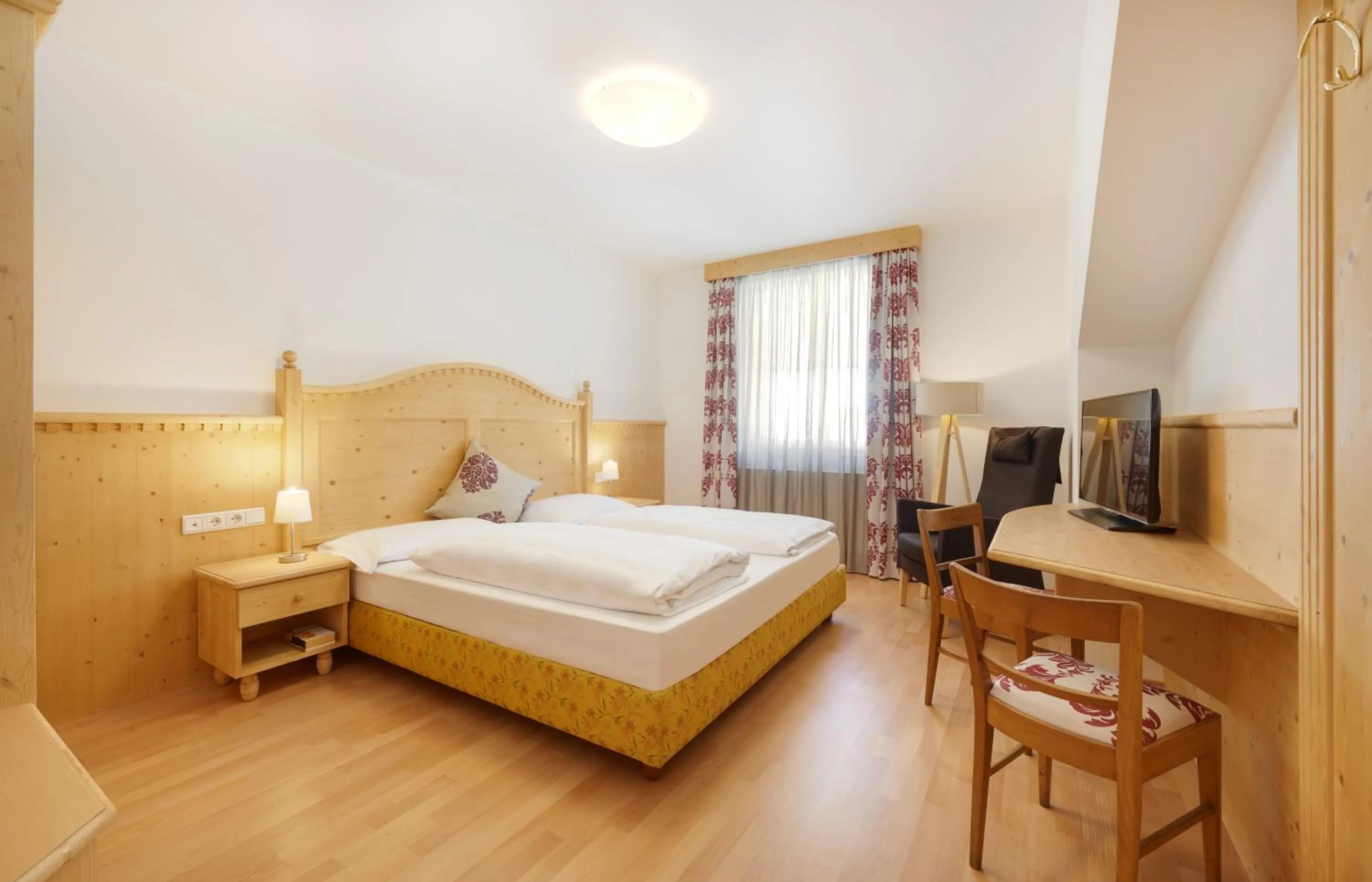 Bed in Parkhotel Post