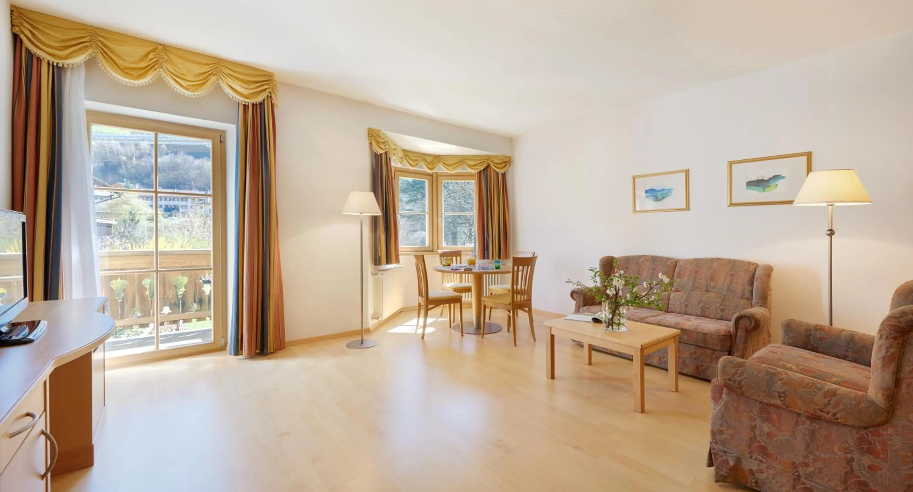 Kitchen or kitchenette in Parkhotel Post