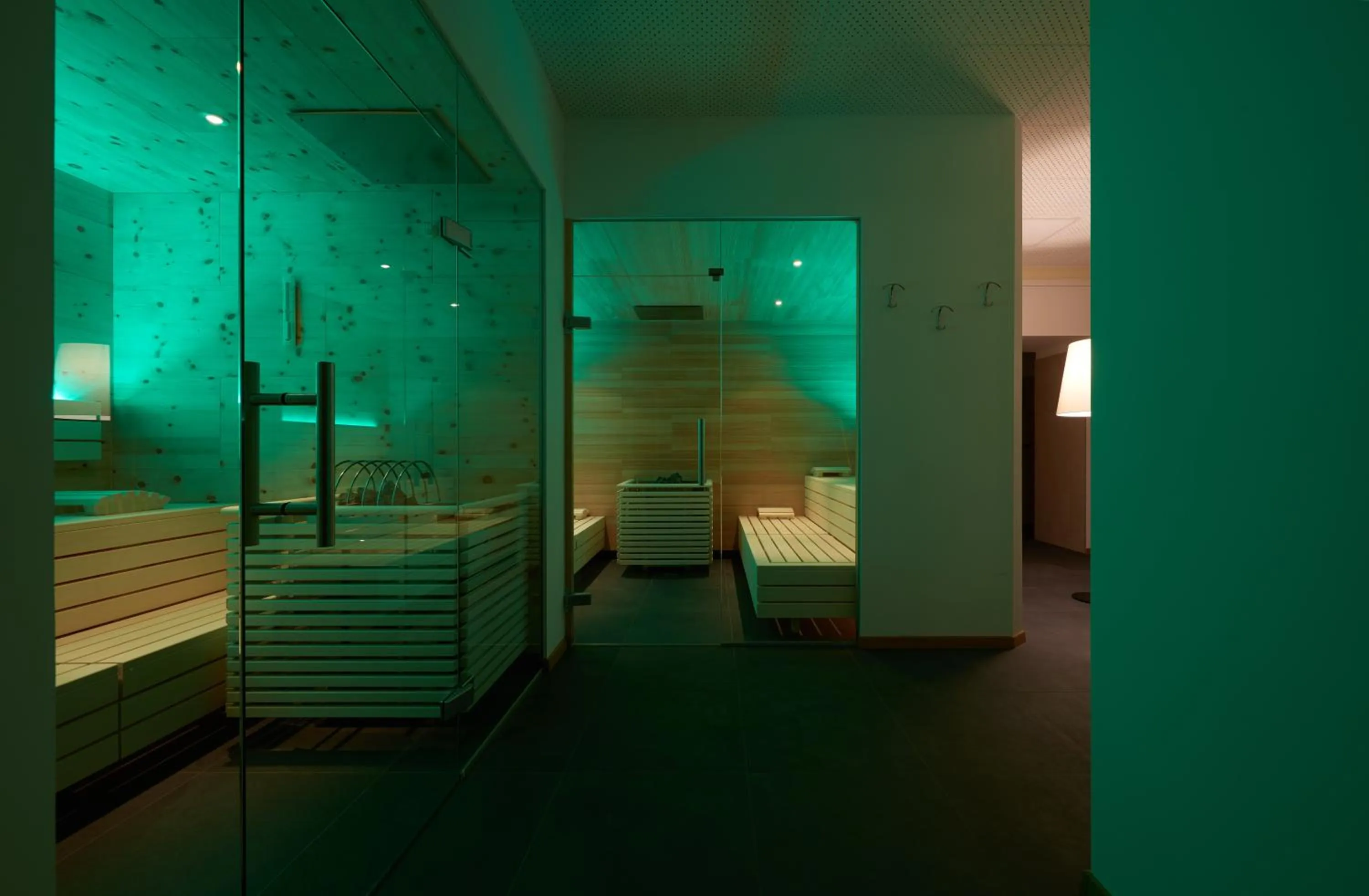 Swimming pool, Bed in Parkhotel Post