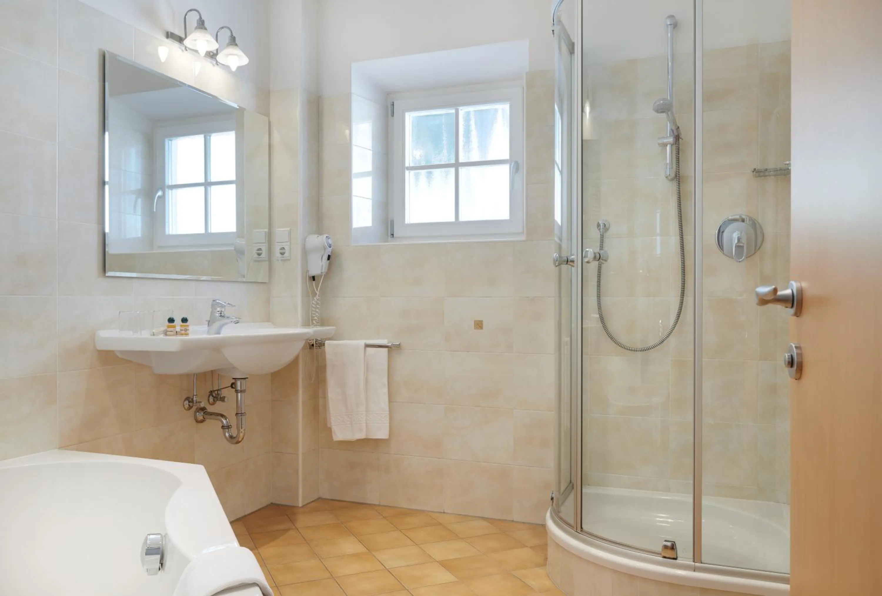 Bathroom in Parkhotel Post