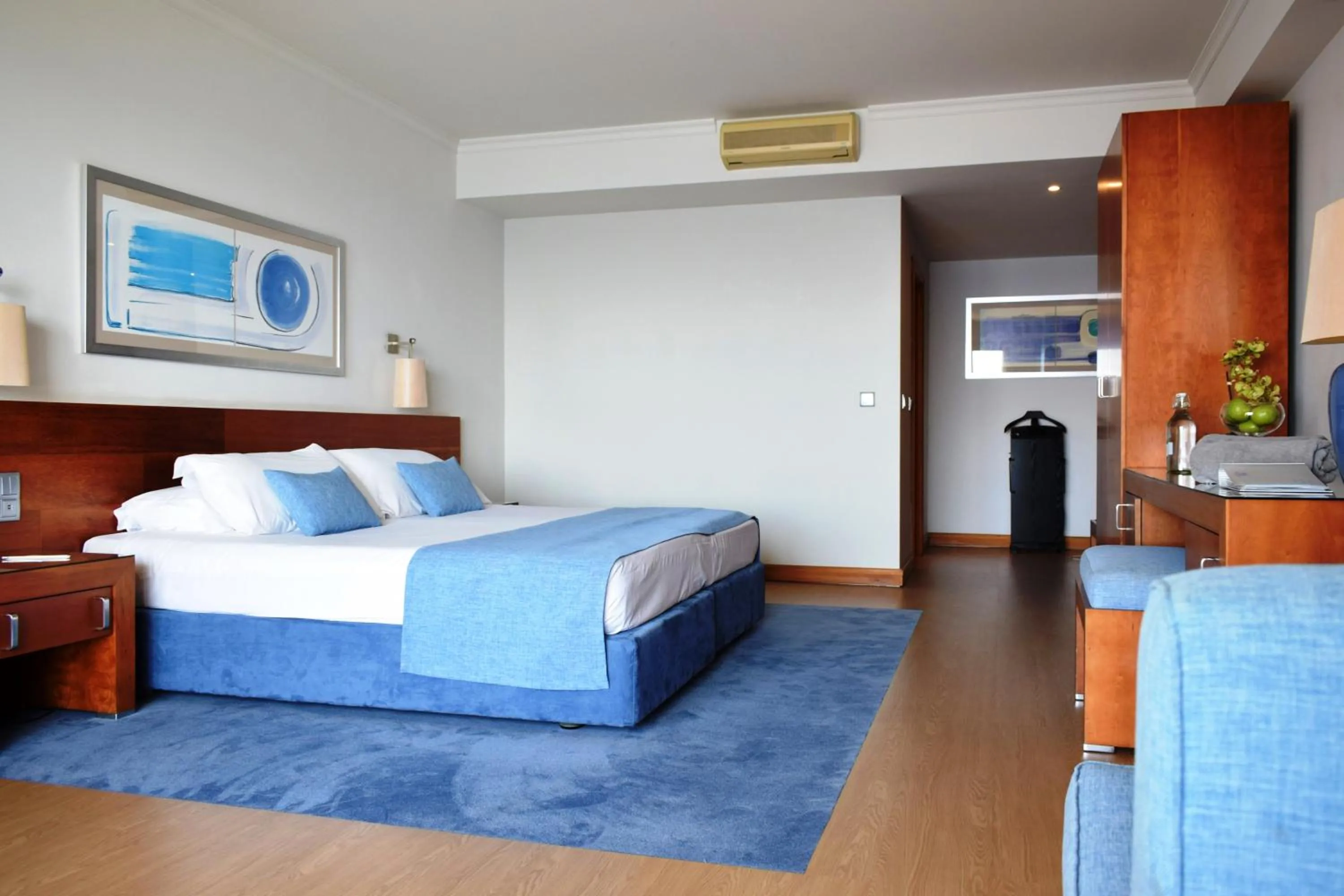 Bedroom, Bed in Madeira Regency Cliff - Adults Only