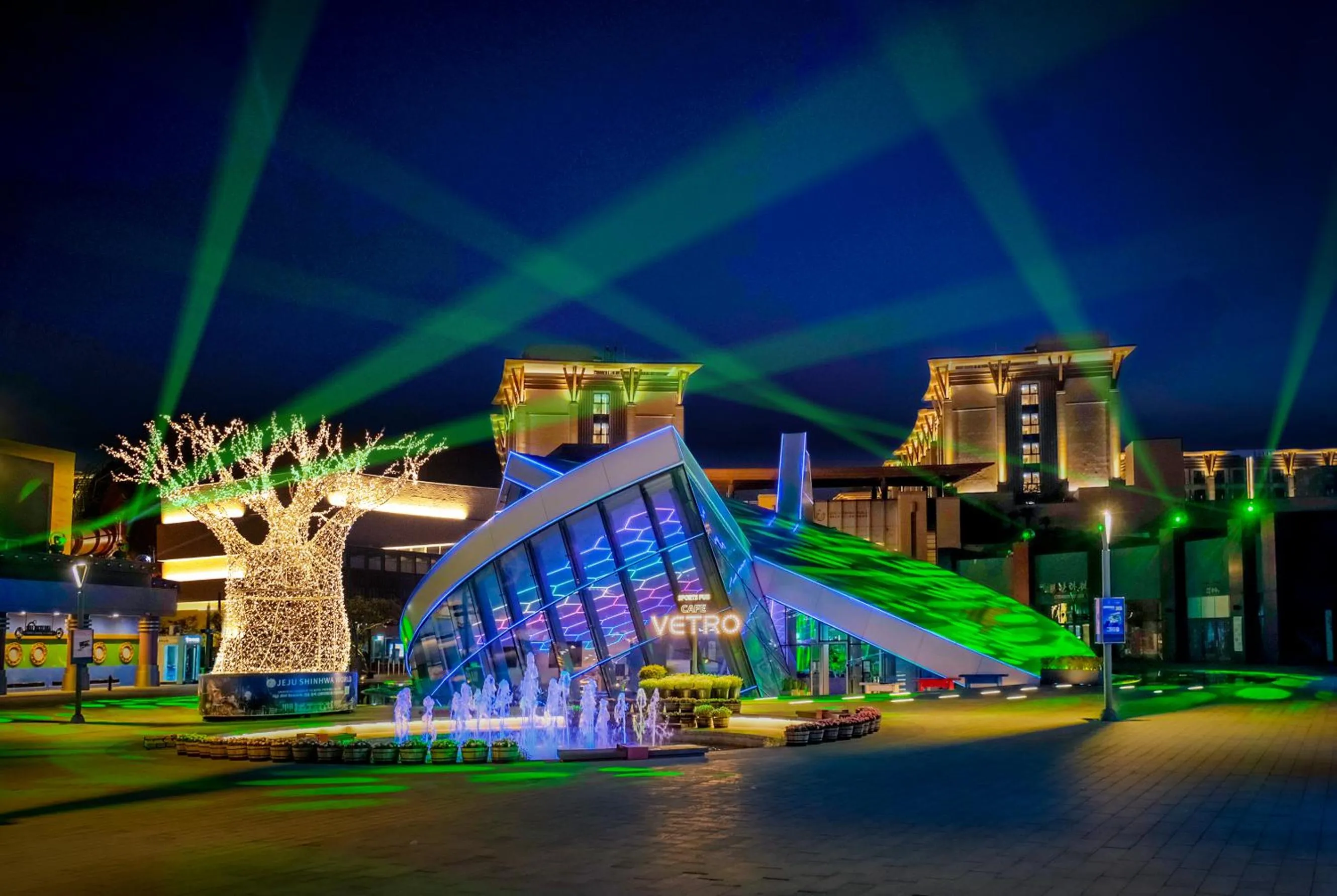 Evening entertainment in Shinhwa Jeju Shinhwa World Hotels