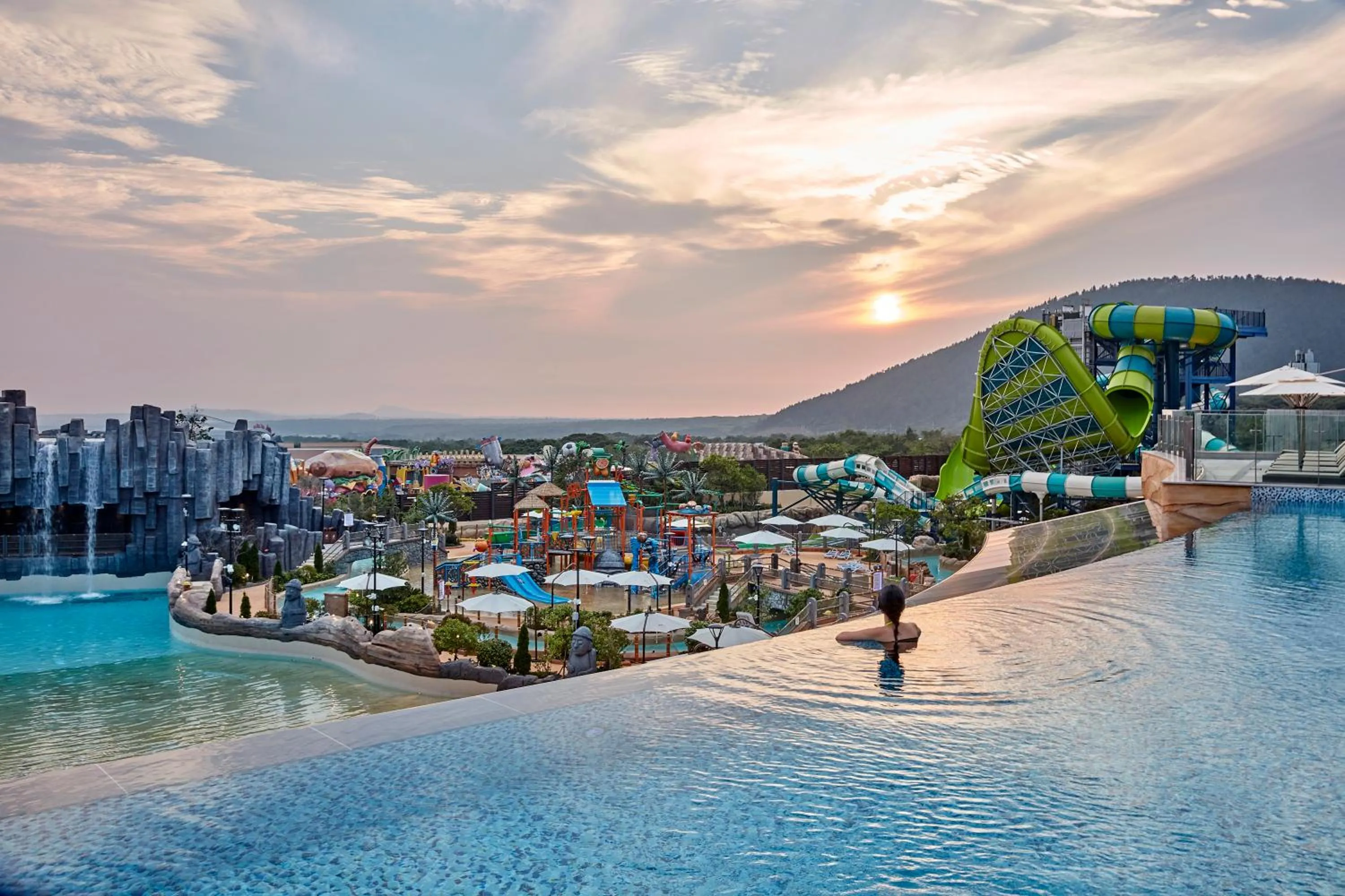 People in Shinhwa Jeju Shinhwa World Hotels