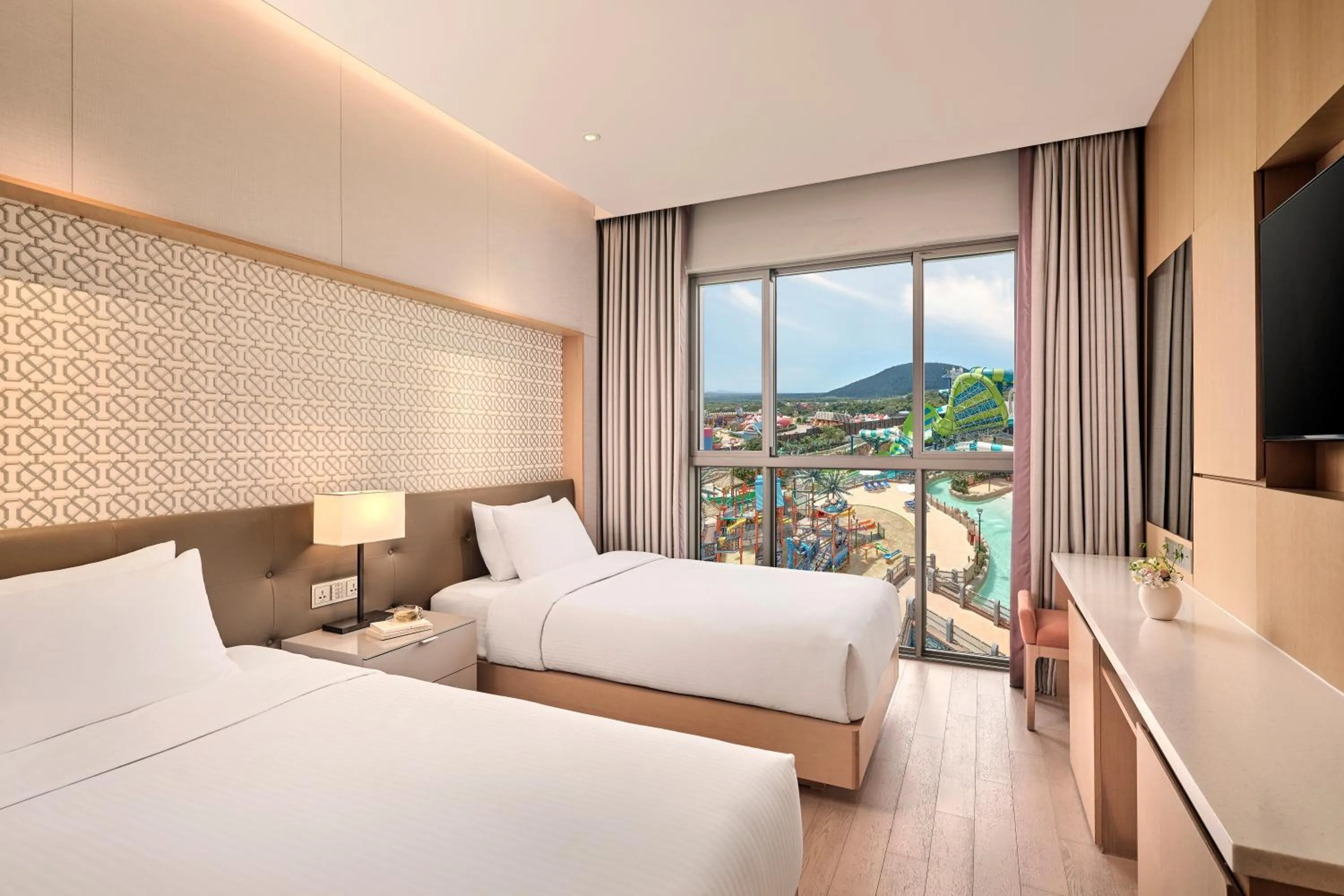 Photo of the whole room, Bed in Shinhwa Jeju Shinhwa World Hotels