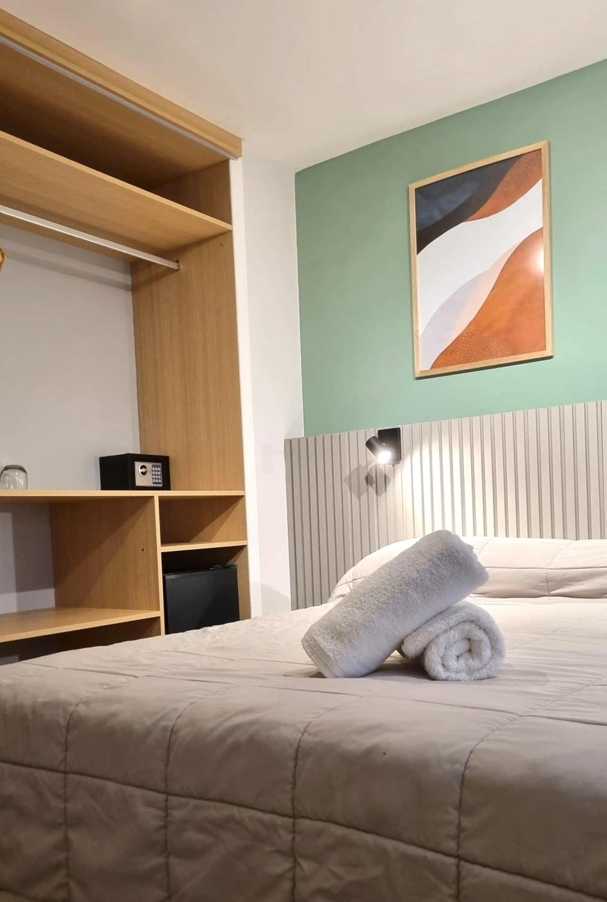 minibar, Bed in M382 Hotel Bariloche