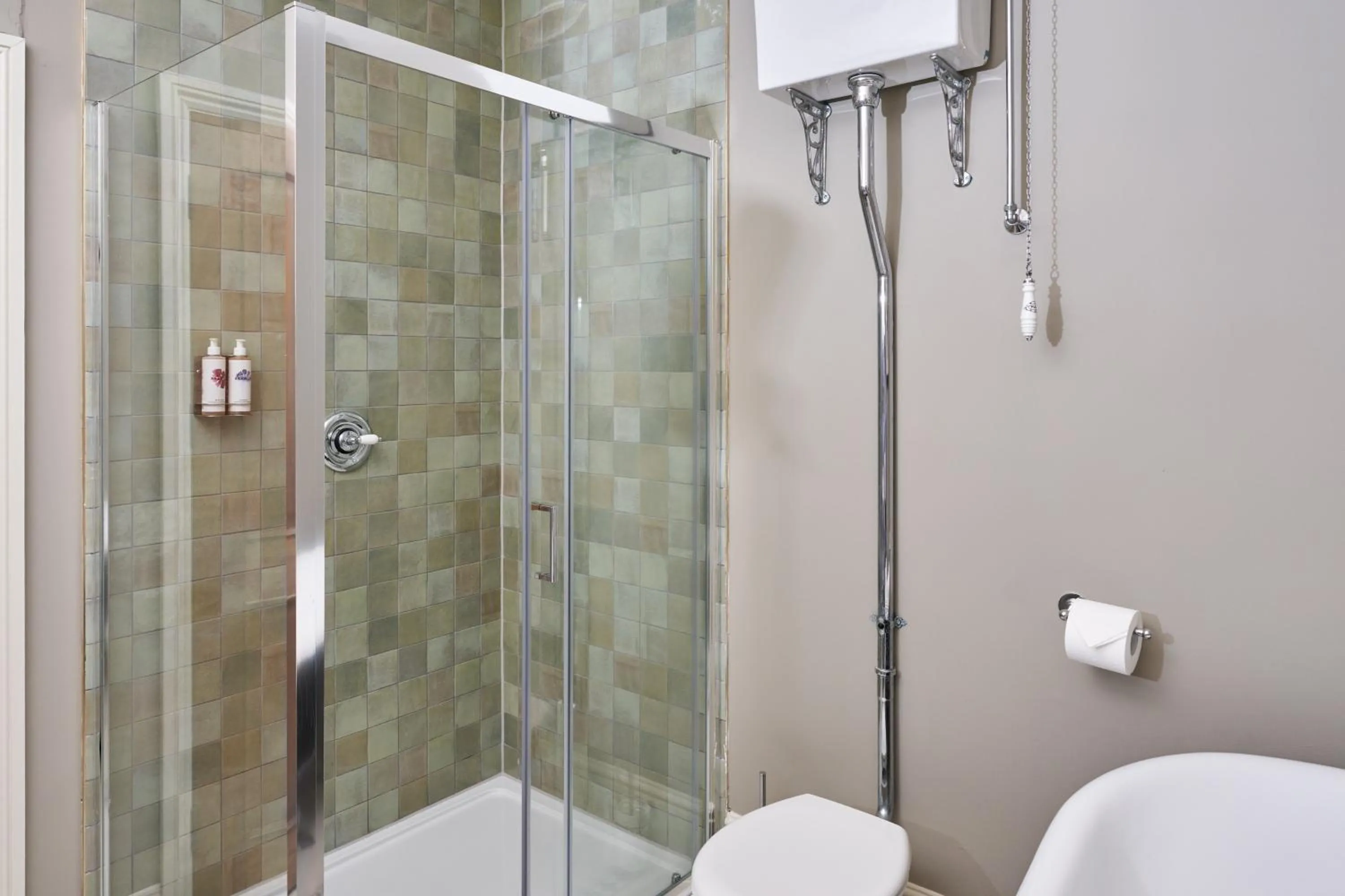 Shower in King John Inn