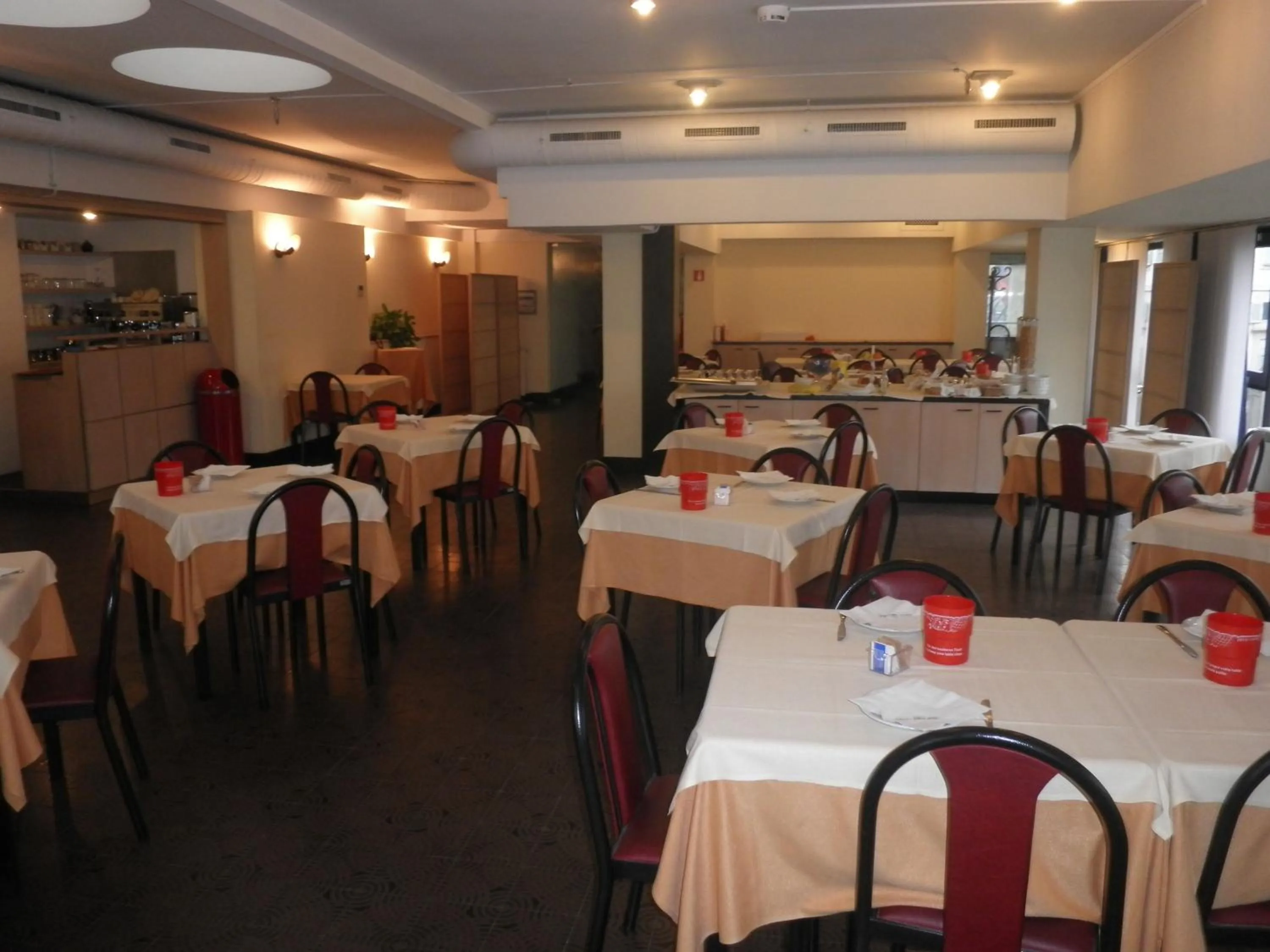 Restaurant/places to eat in Hotel Selide