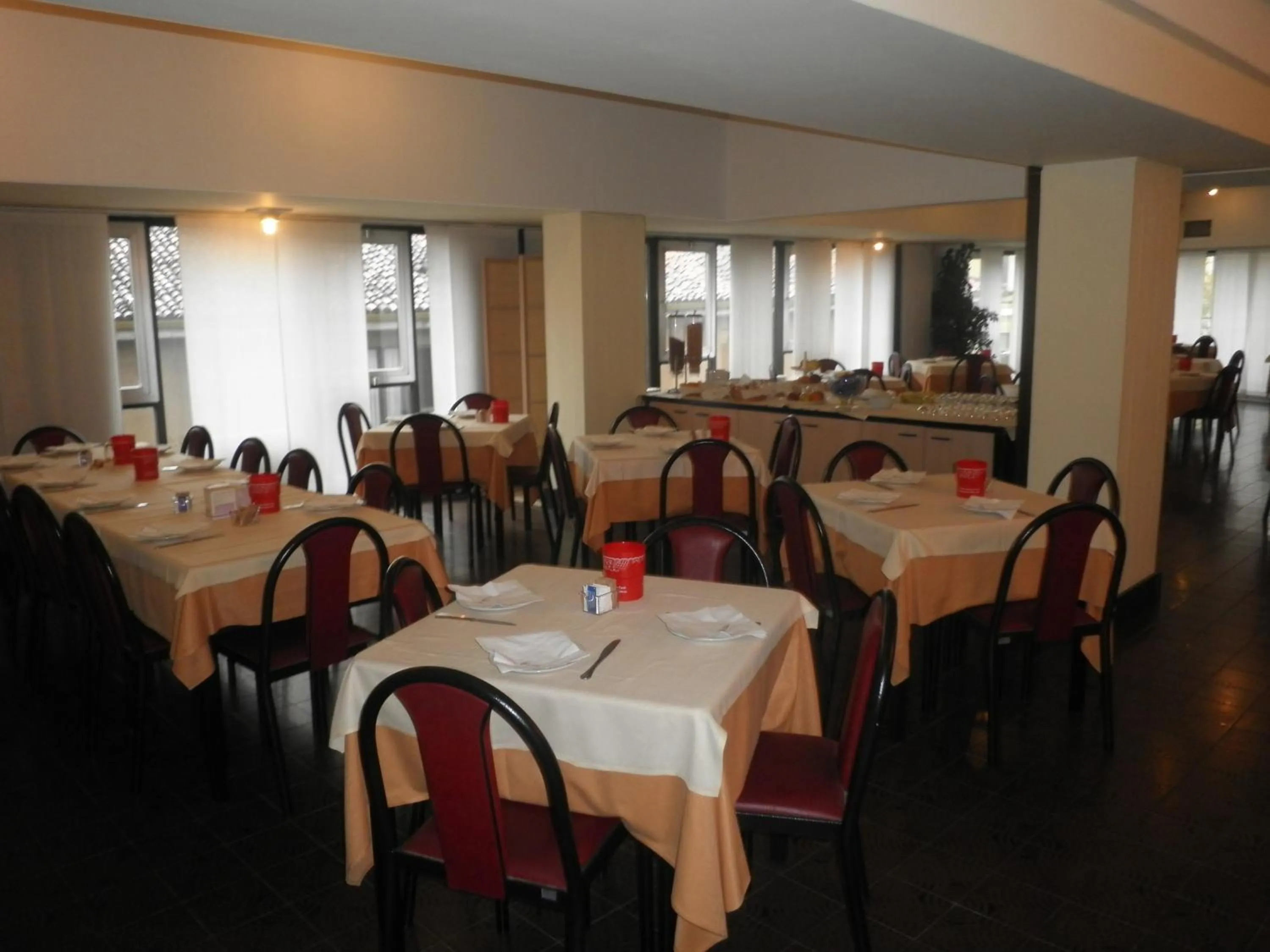 Restaurant/places to eat in Hotel Selide