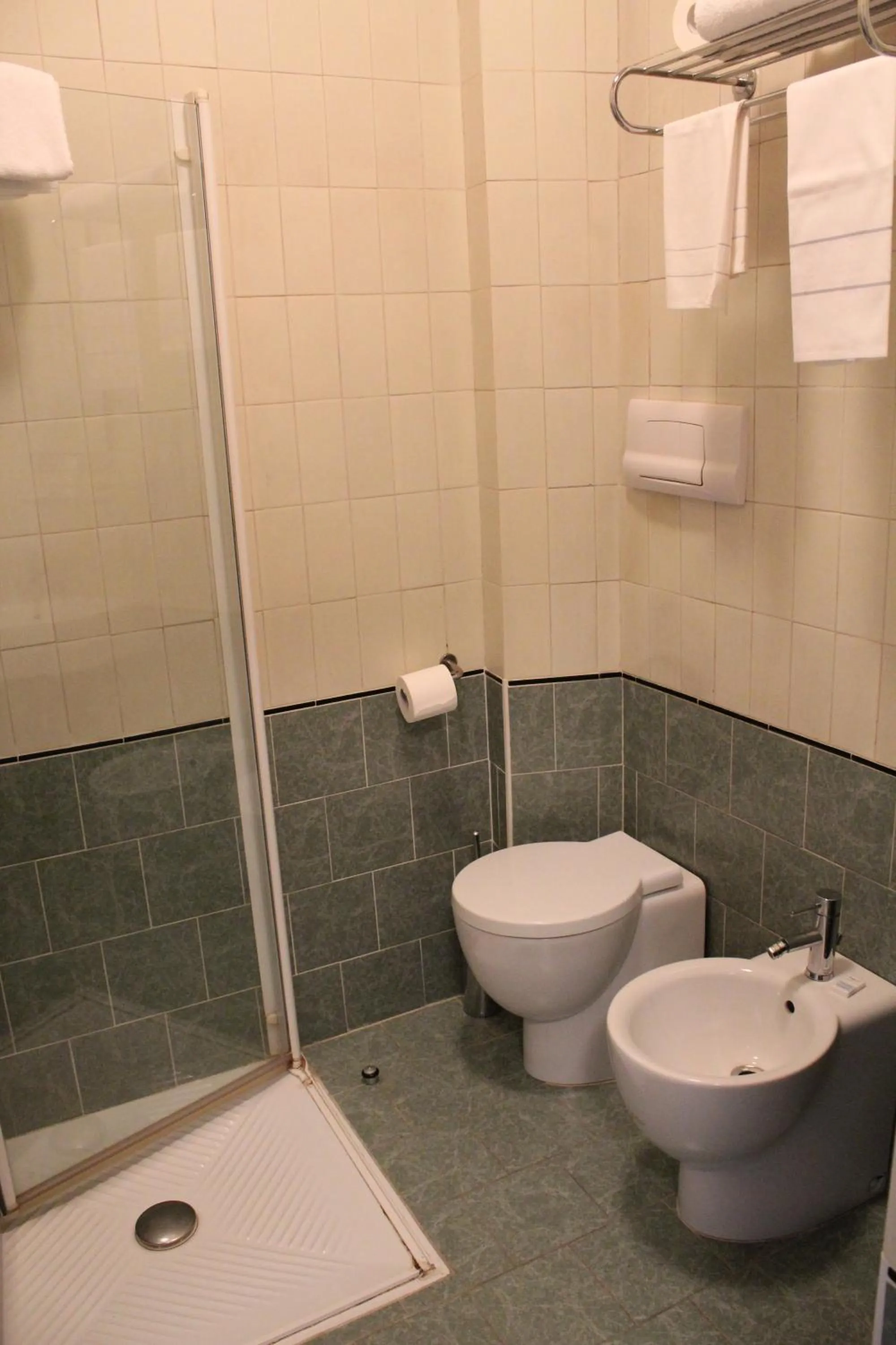 Bathroom in Hotel Selide