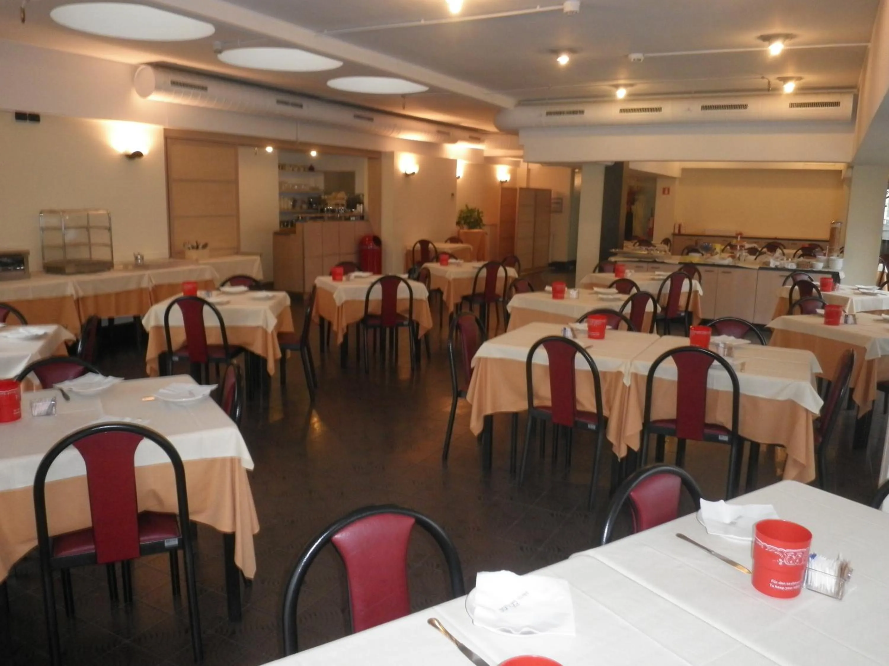 Restaurant/places to eat in Hotel Selide