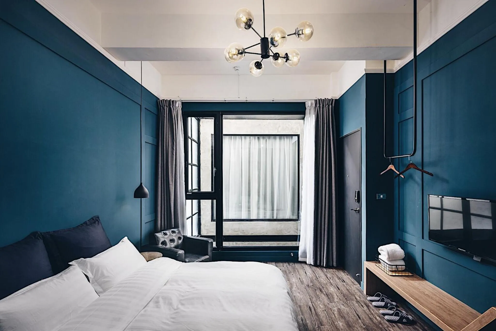 Bed in The Gatsby Apartment