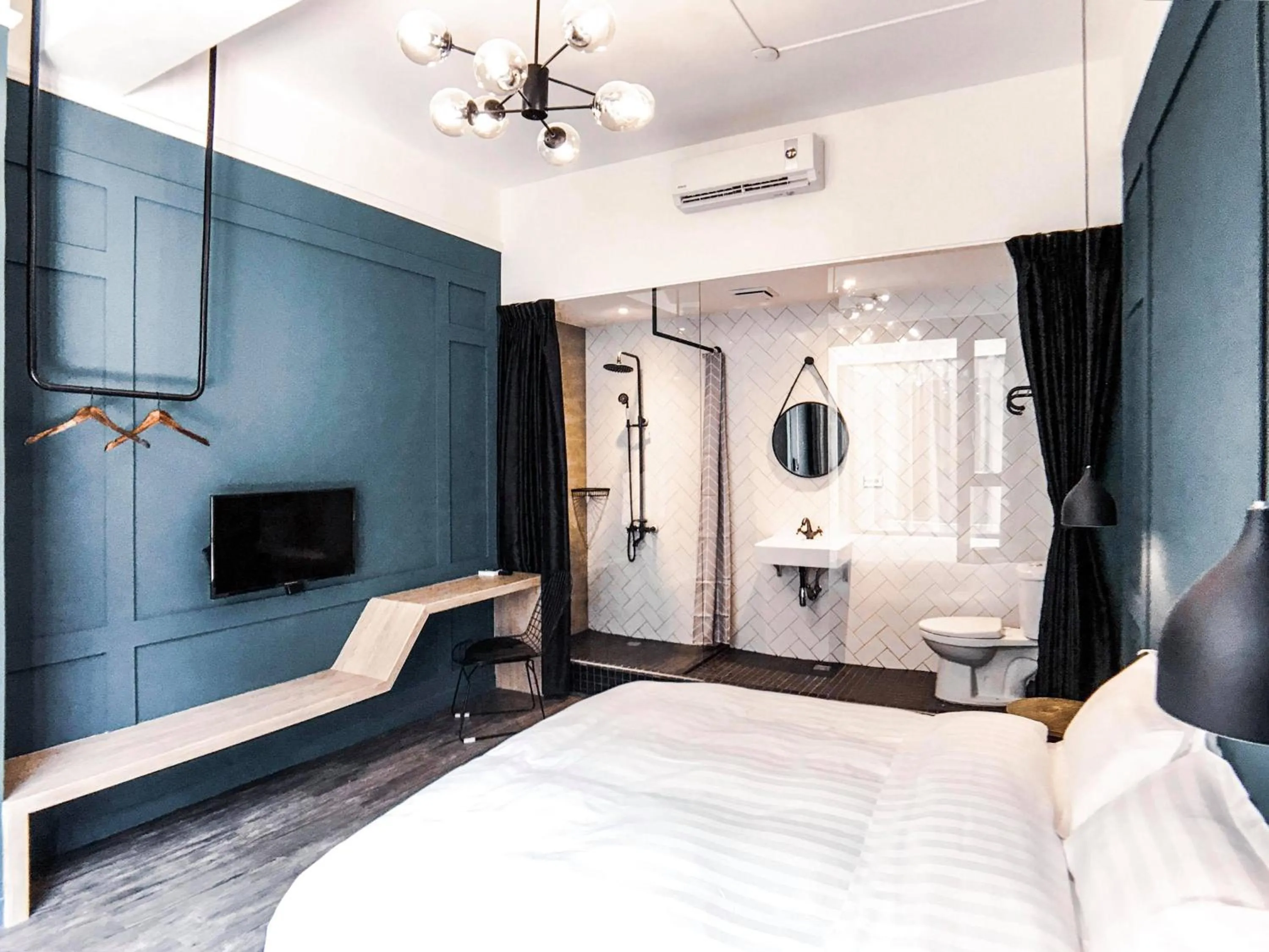 Bed in The Gatsby Apartment